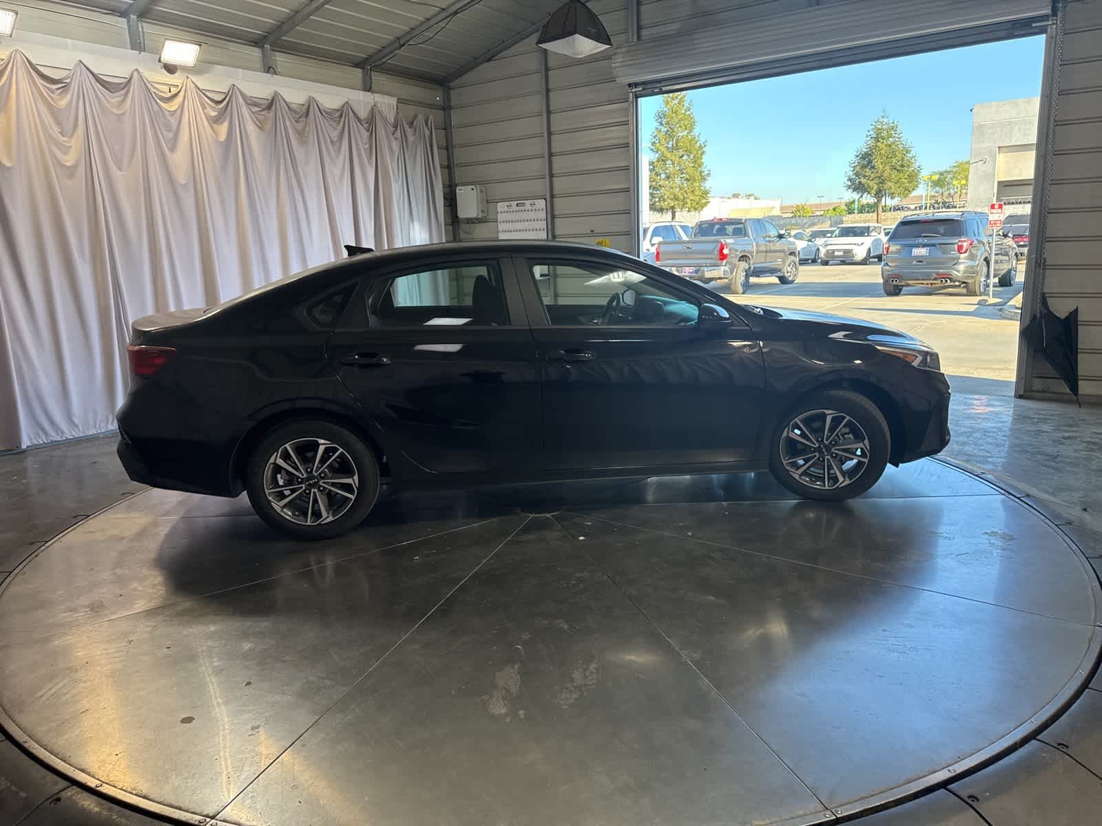 Thumbnail: 2024 Kia Forte - 4