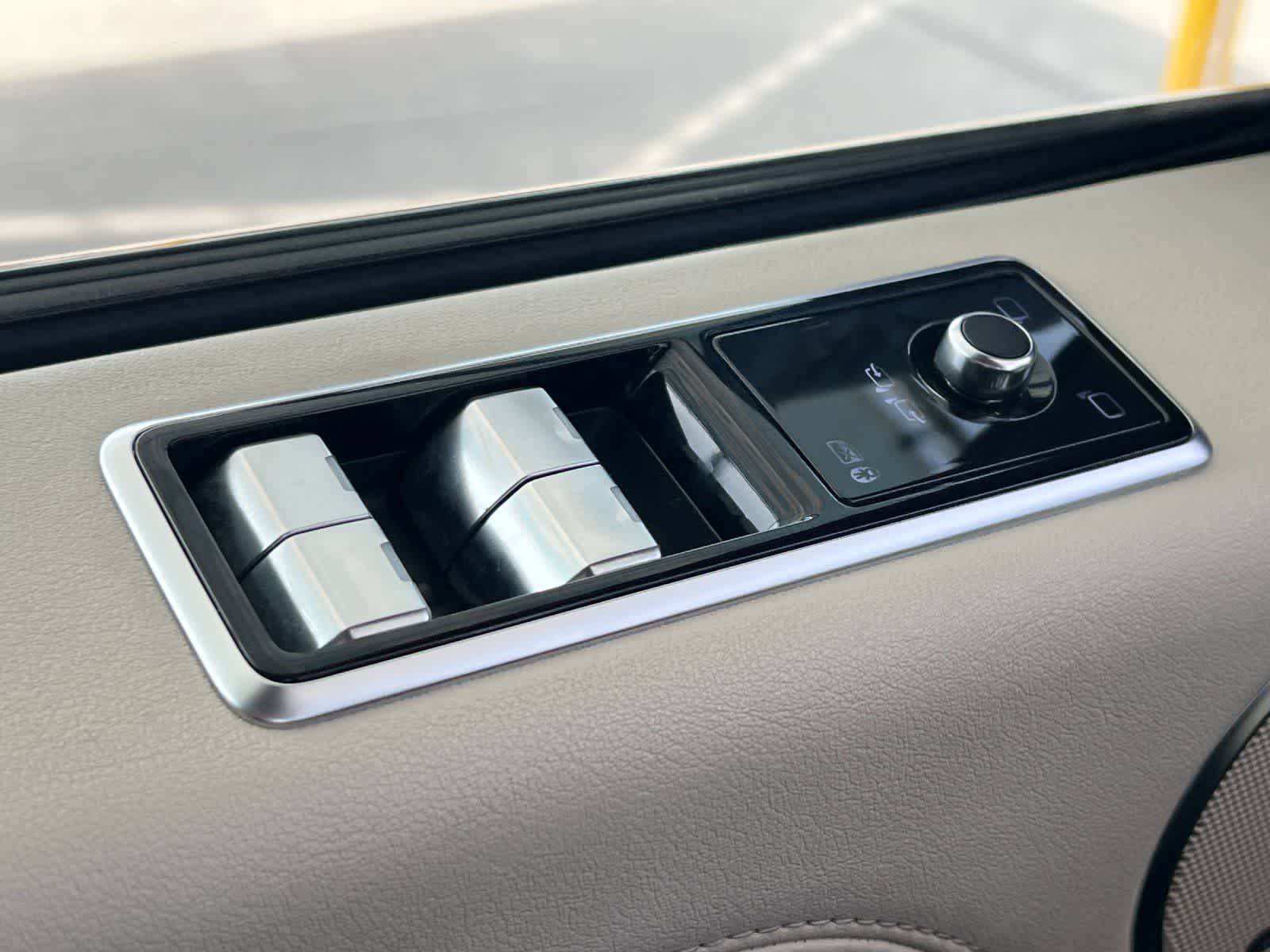 Thumbnail: 2021 Land Rover Range Rover - 14