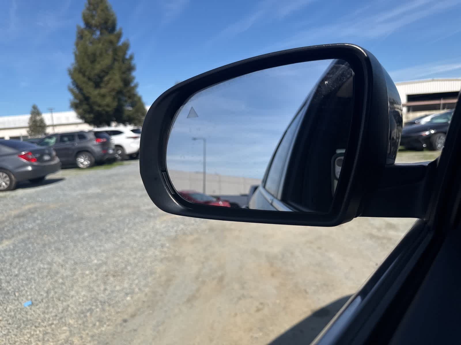 Thumbnail: 2019 Jeep Cherokee - 25