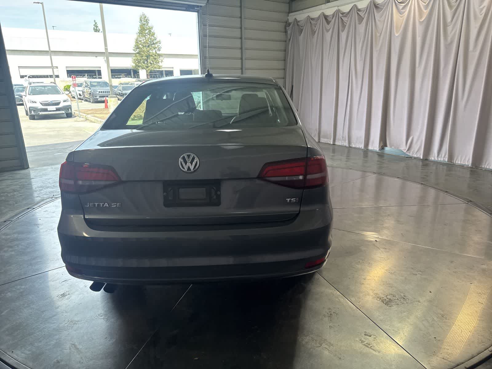 Thumbnail: 2017 Volkswagen Jetta - 6