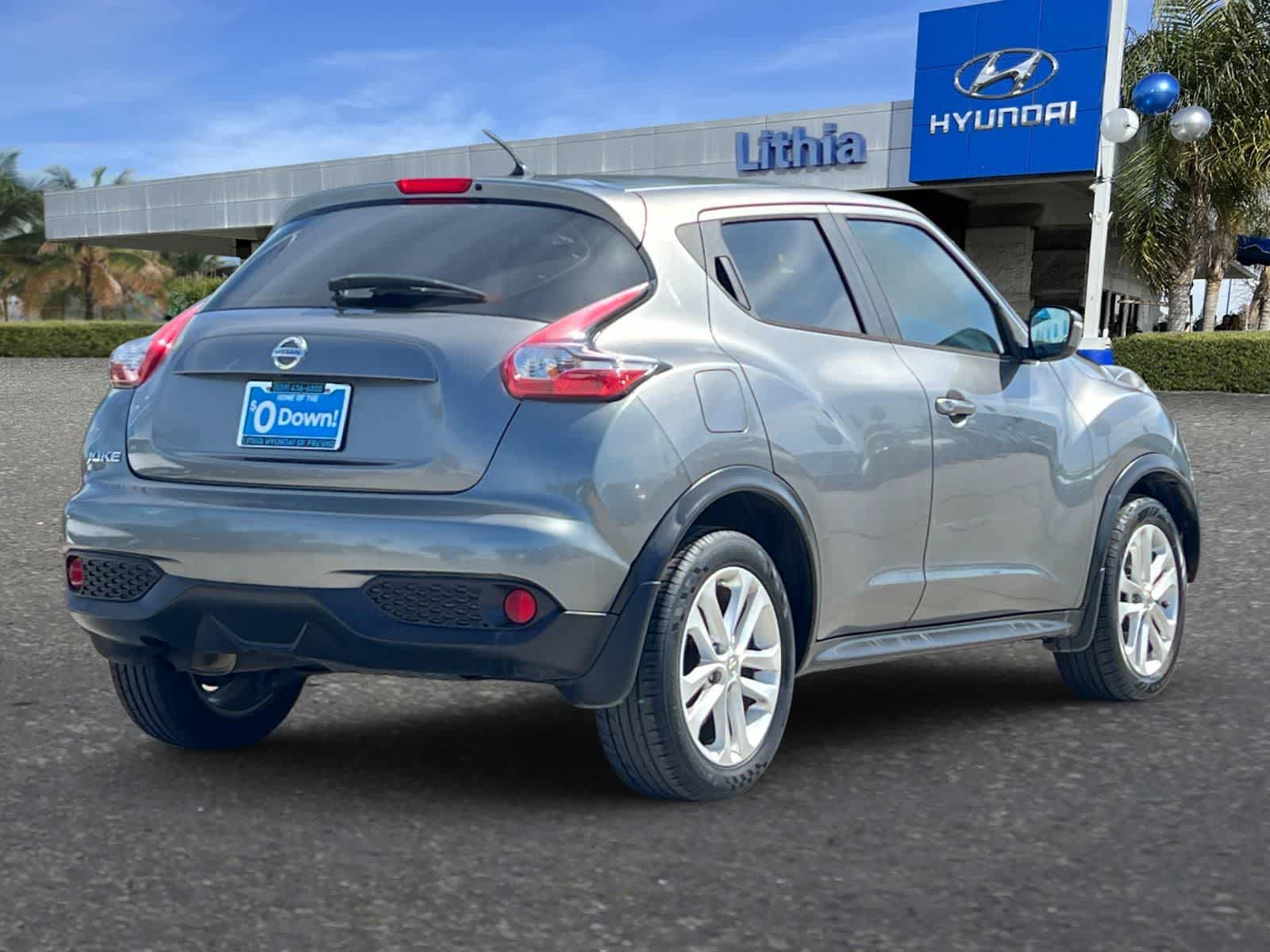 2015 Nissan Juke S photo 2