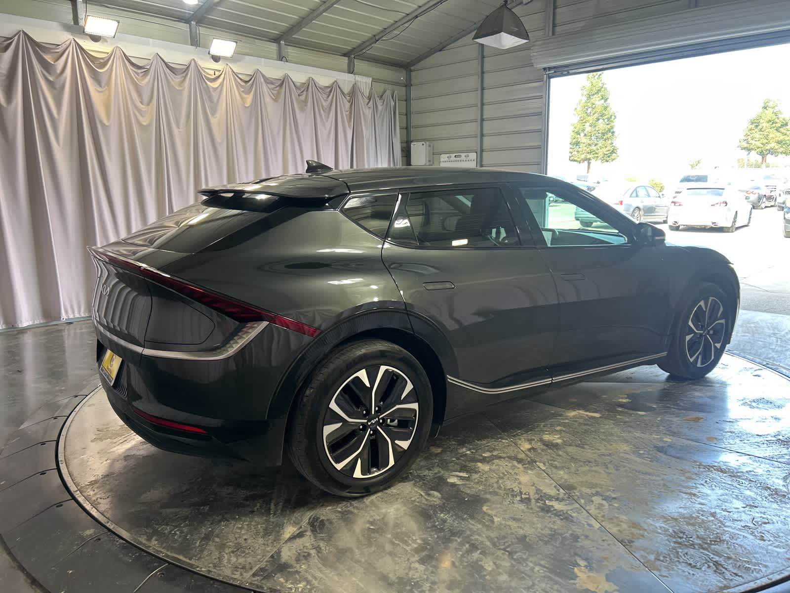 Thumbnail: 2022 Kia EV6 - 8