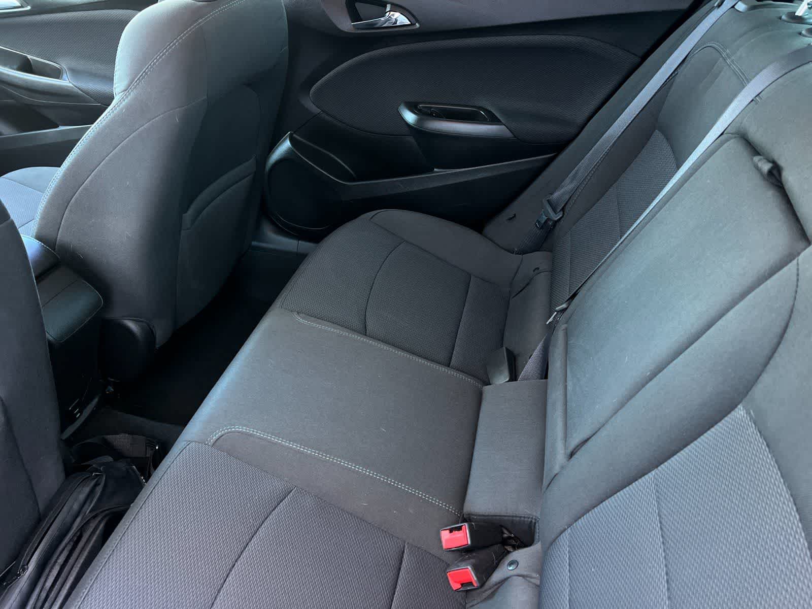 2017 Chevrolet Cruze LT Auto photo 4