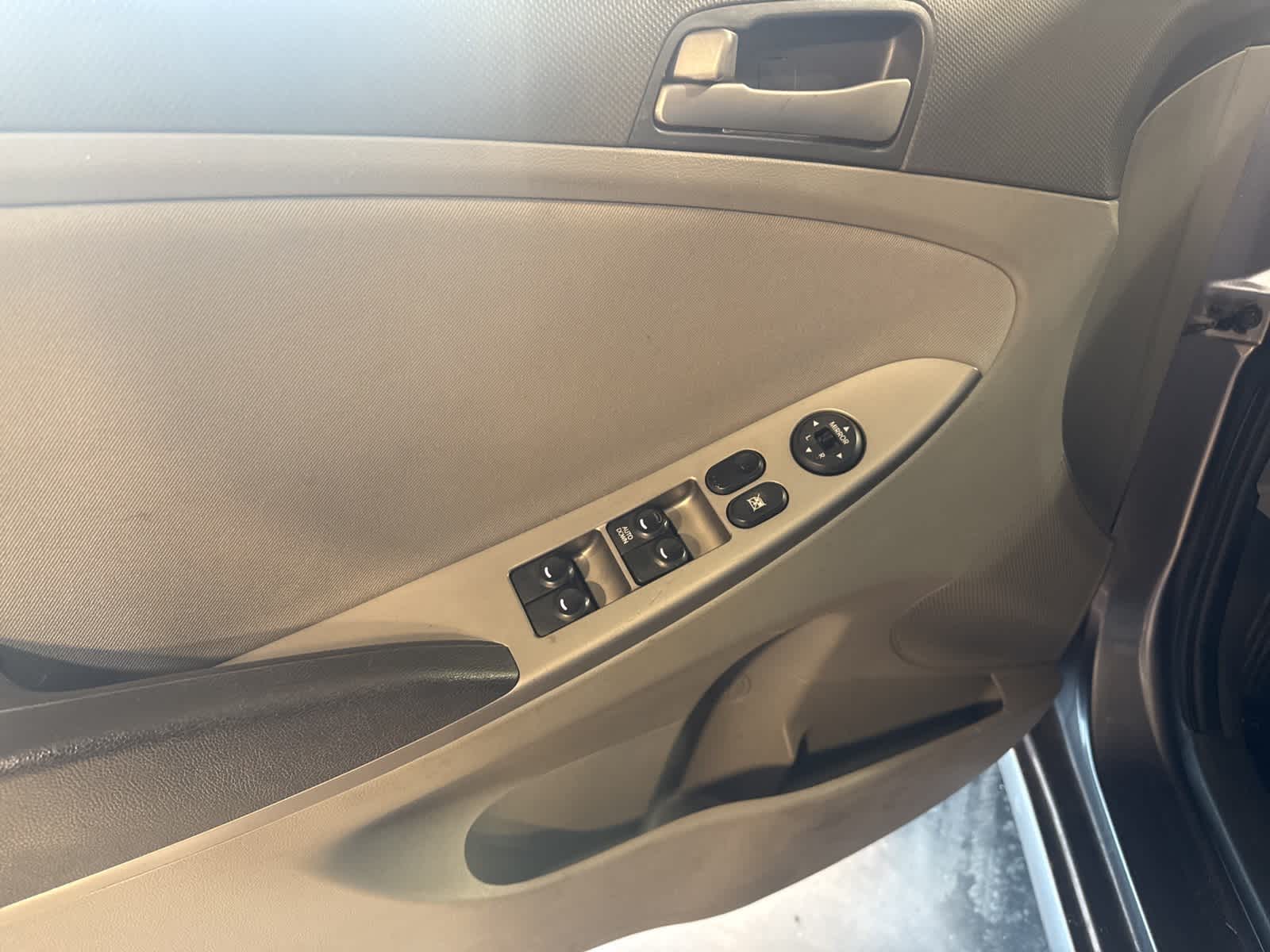 Thumbnail: 2015 Hyundai Accent - 17