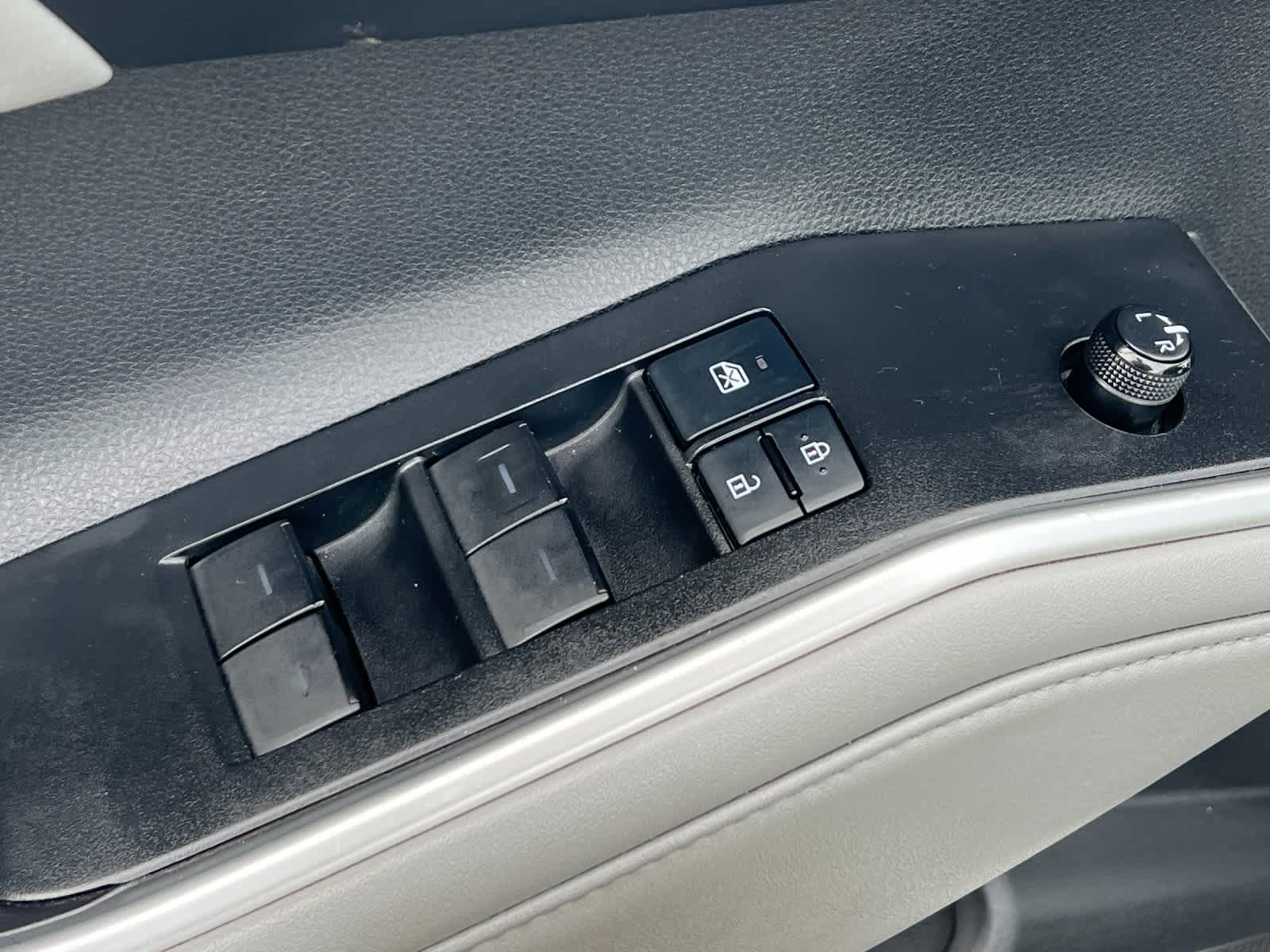 Thumbnail: 2022 Toyota Highlander - 13