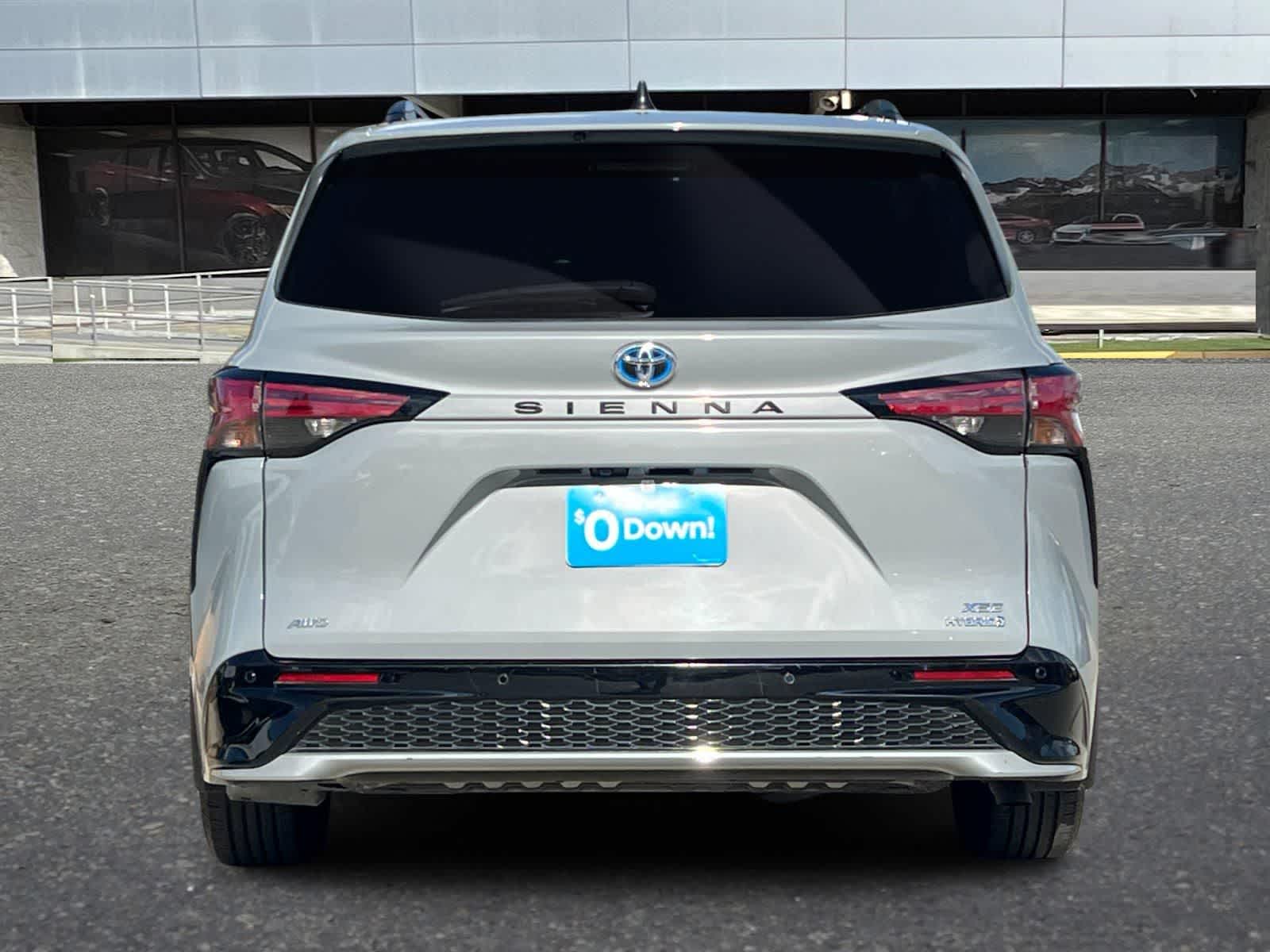 2023 Toyota Sienna XSE 7 Passenger photo 3