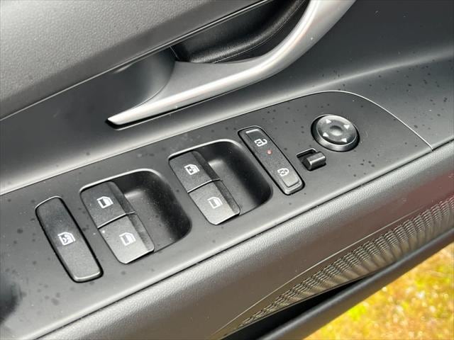 2025 Hyundai Elantra Limited Edition 13