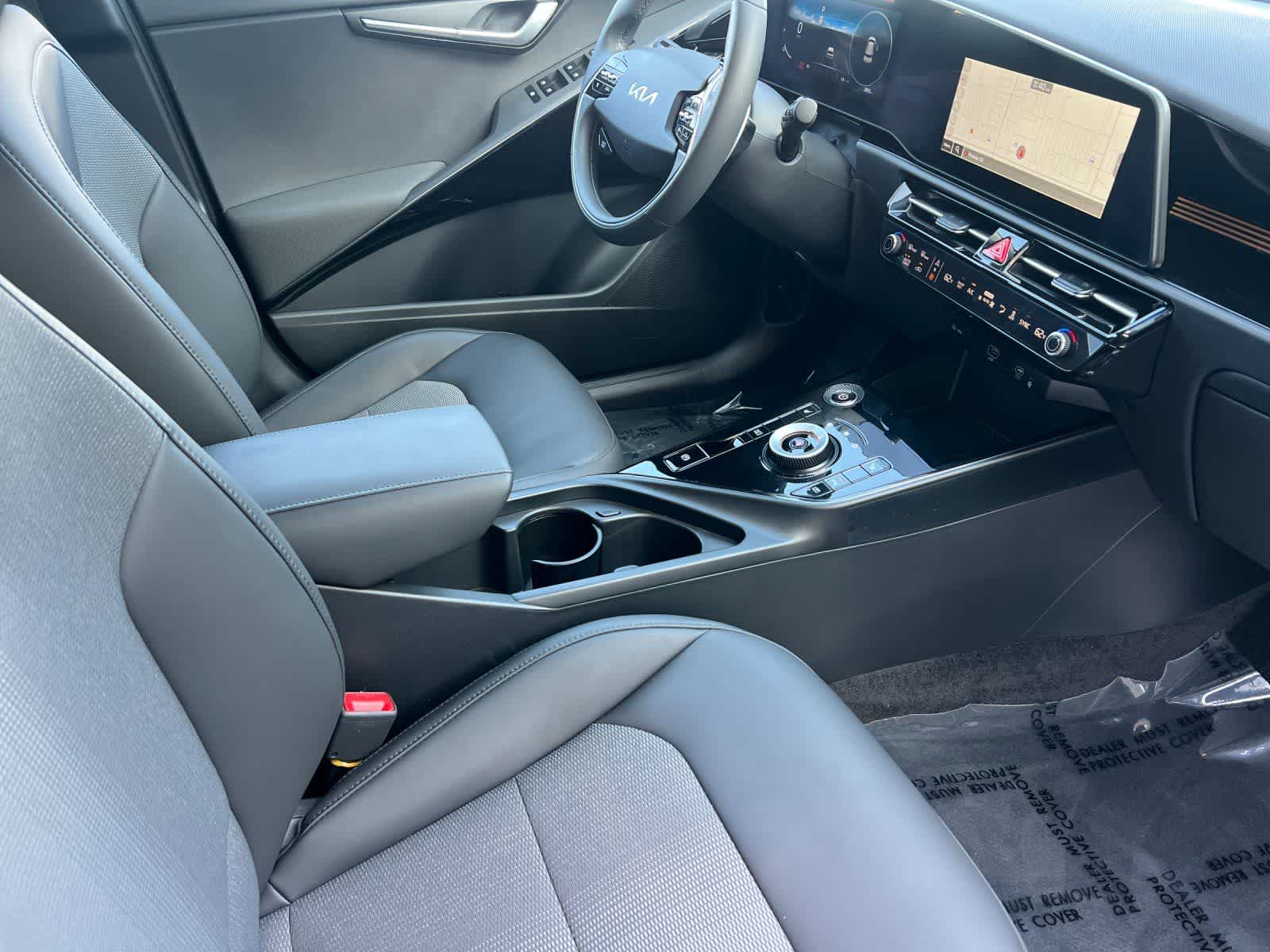 Thumbnail: 2025 Kia Niro - 17