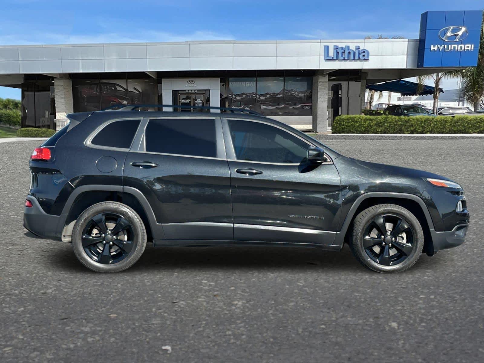 Thumbnail: 2016 Jeep Cherokee - 8