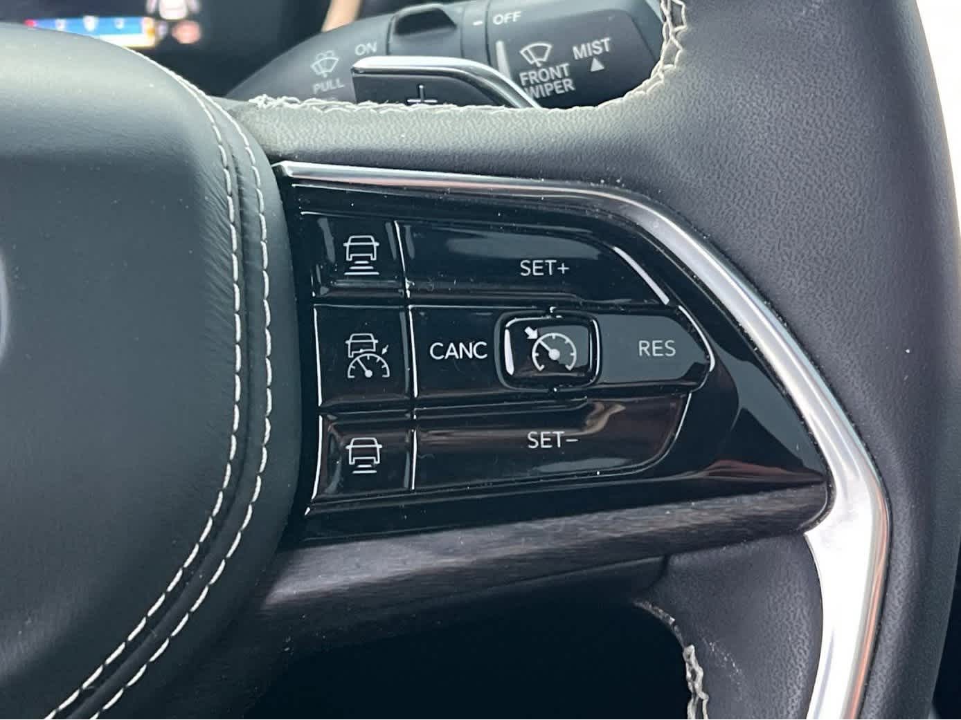 Thumbnail: 2024 Jeep Grand Cherokee - 31