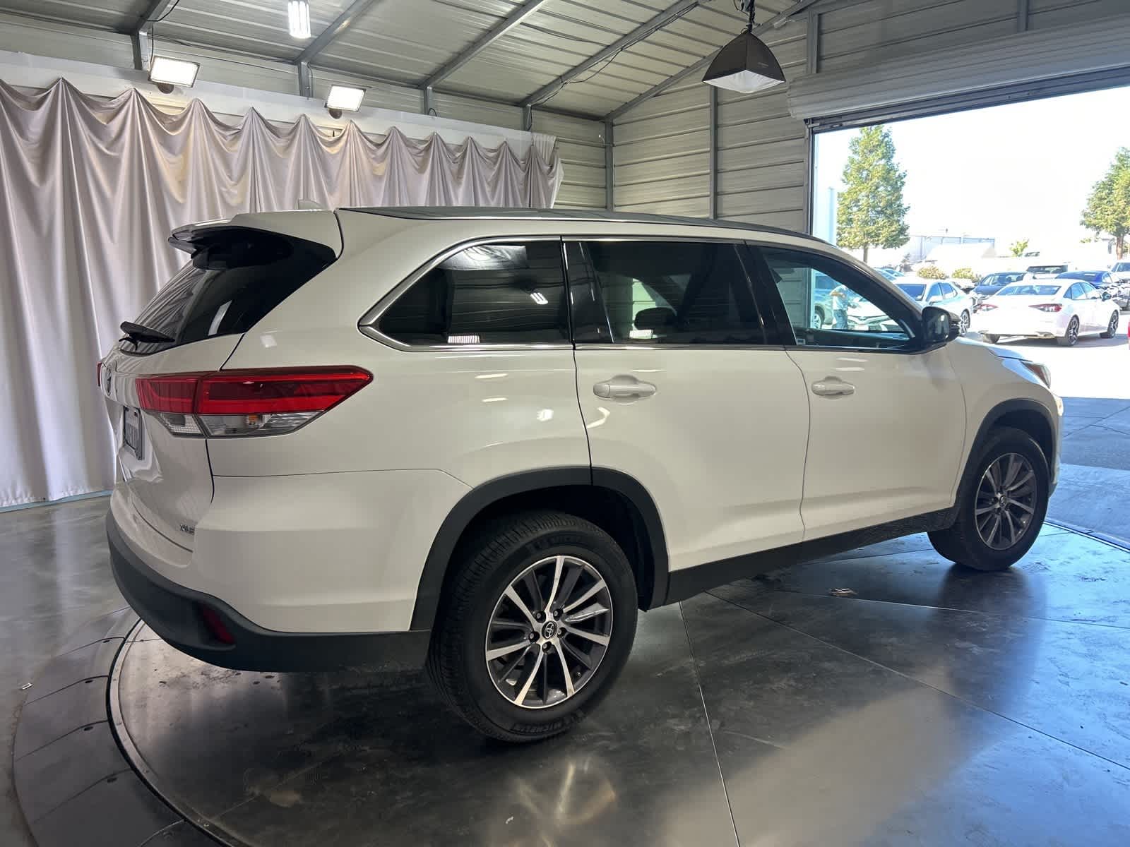 Thumbnail: 2019 Toyota Highlander - 8
