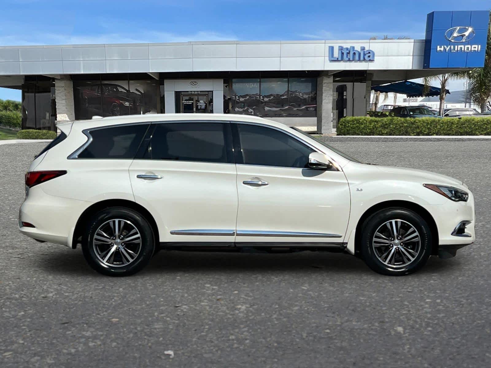 Thumbnail: 2017 INFINITI QX60 - 8