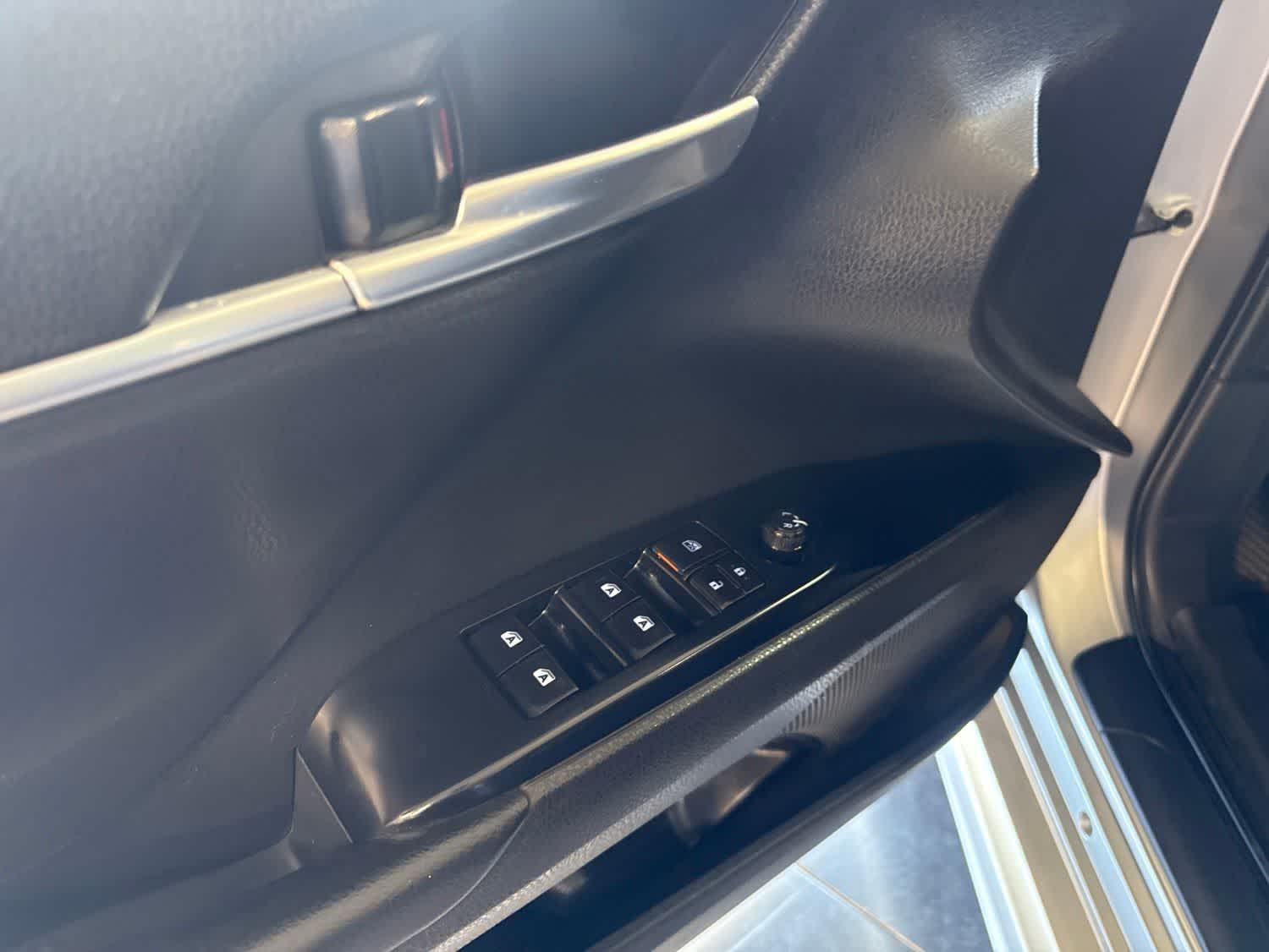 Thumbnail: 2018 Toyota Camry - 18