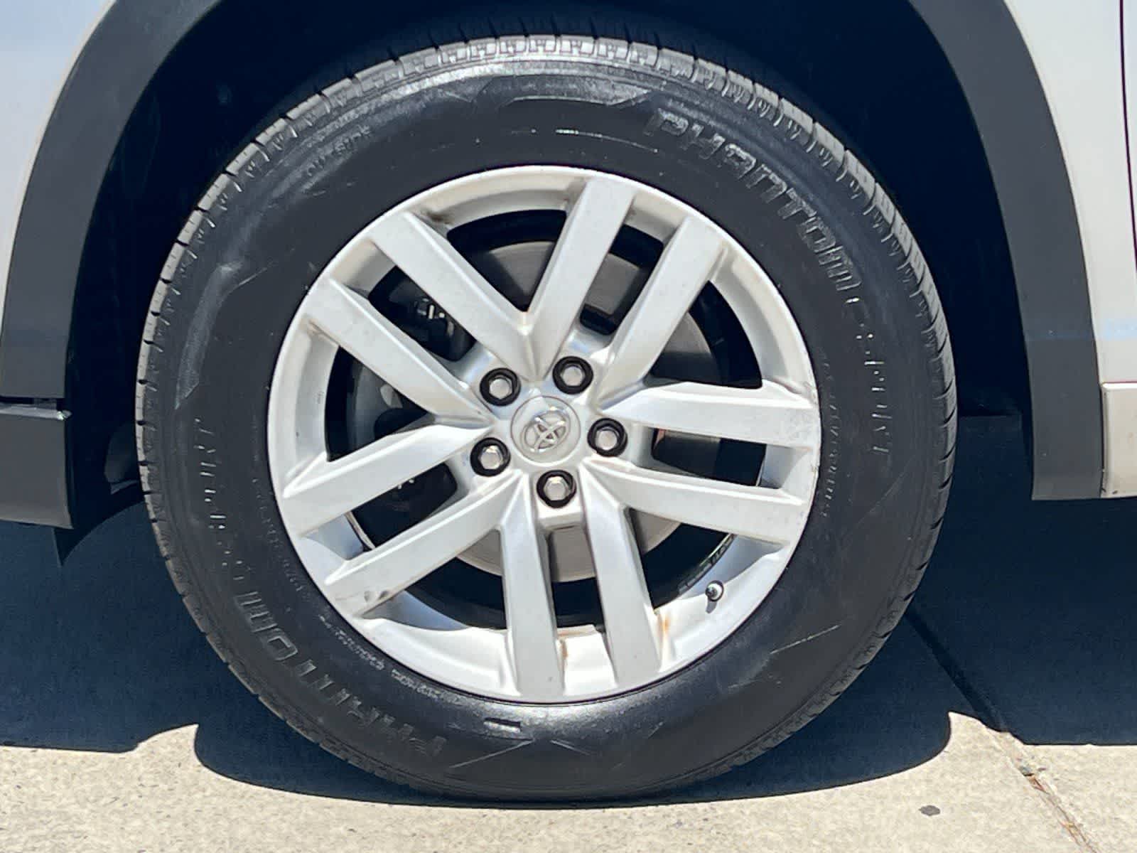 Thumbnail: 2014 Toyota Highlander - 27