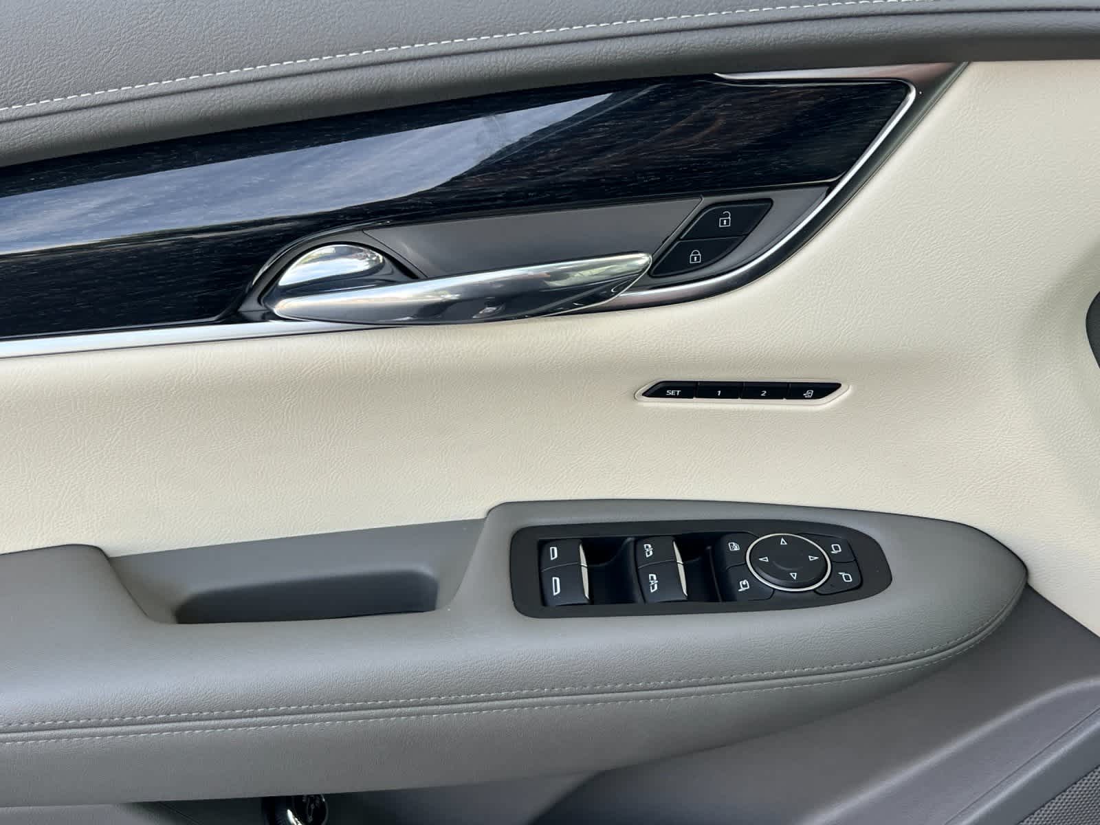 Thumbnail: 2022 Cadillac XT6 - 12