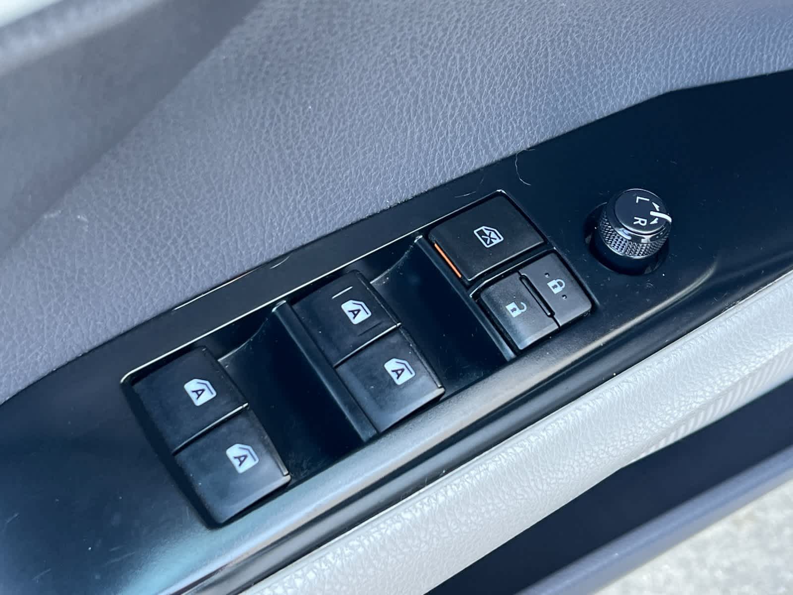 Thumbnail: 2018 Toyota Camry - 14