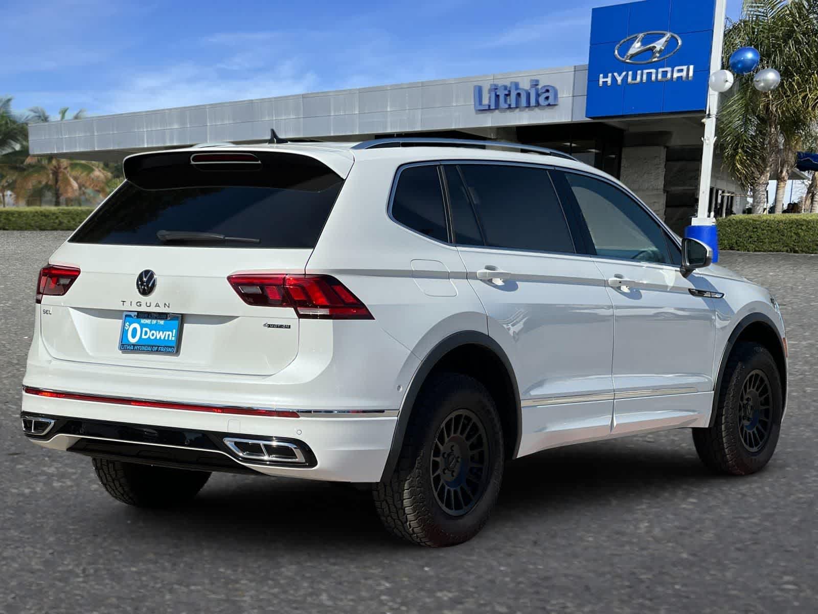 Thumbnail: 2024 Volkswagen Tiguan - 3