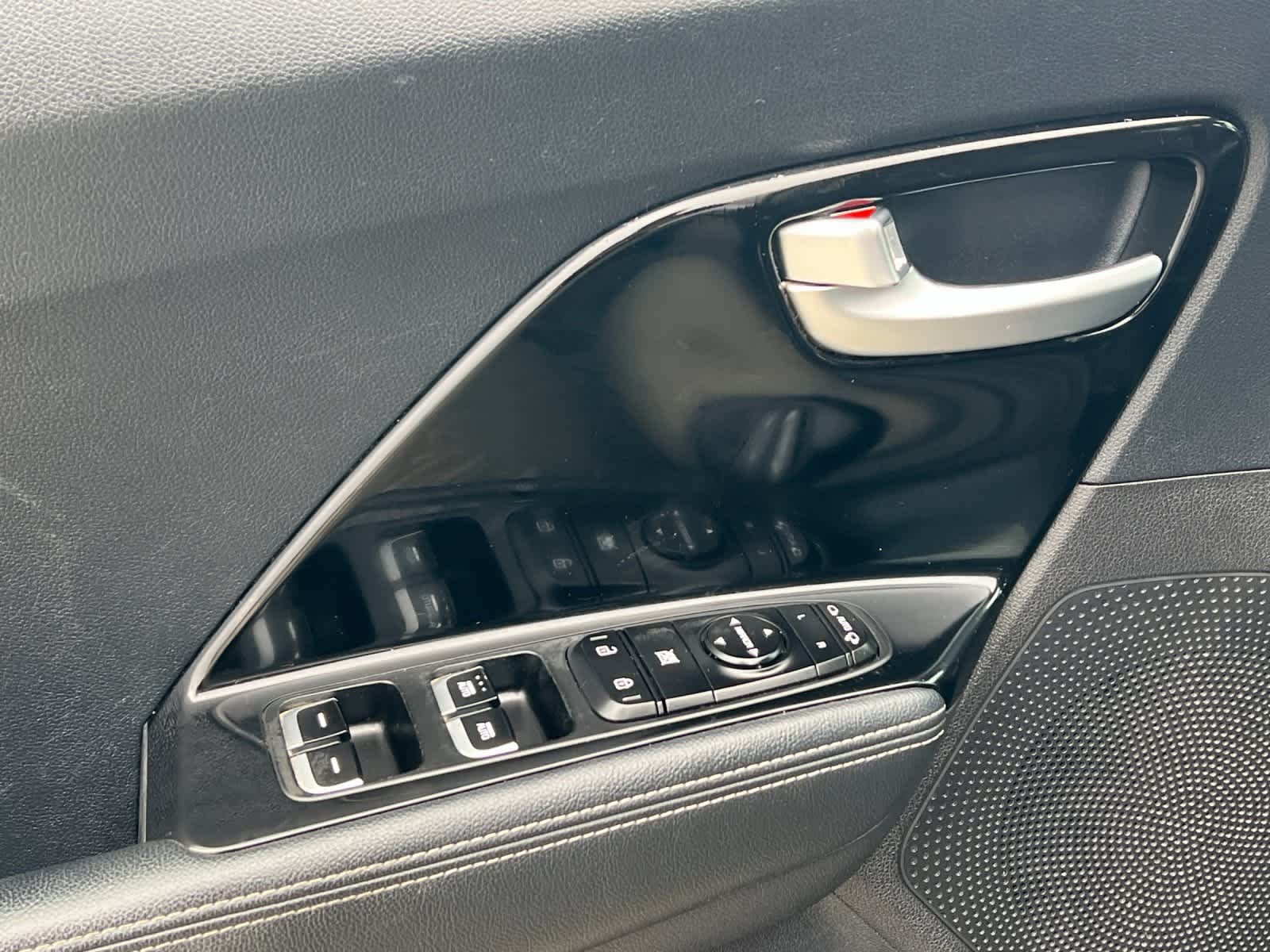 Thumbnail: 2019 Kia Niro - 12