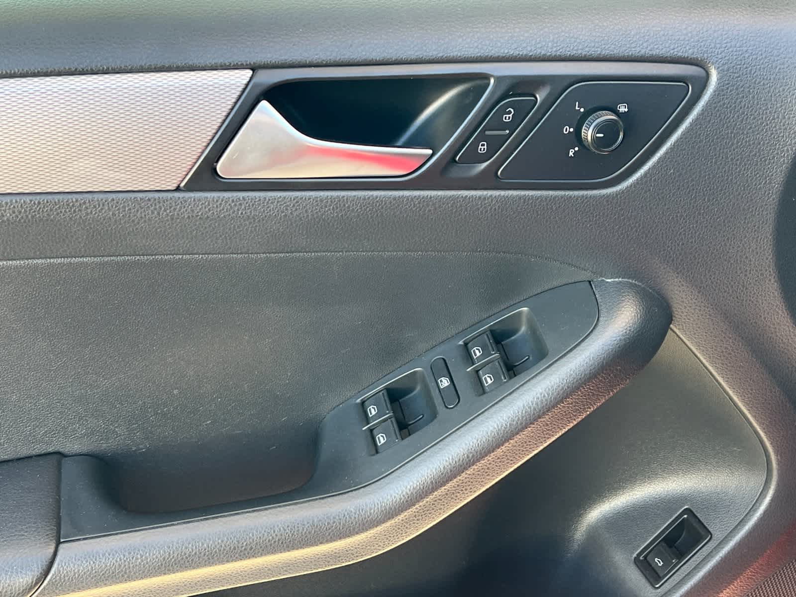 Thumbnail: 2015 Volkswagen Jetta - 13