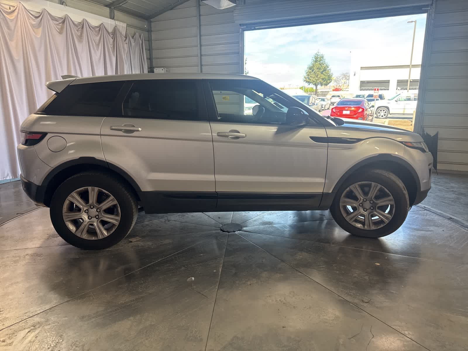 Thumbnail: 2019 Land Rover Range Rover Evoque - 3