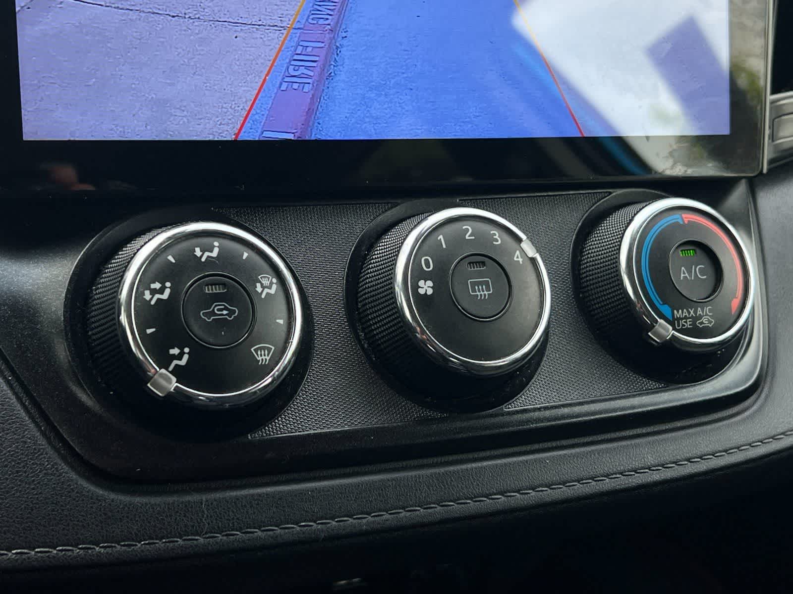 Thumbnail: 2017 Toyota RAV4 - 21