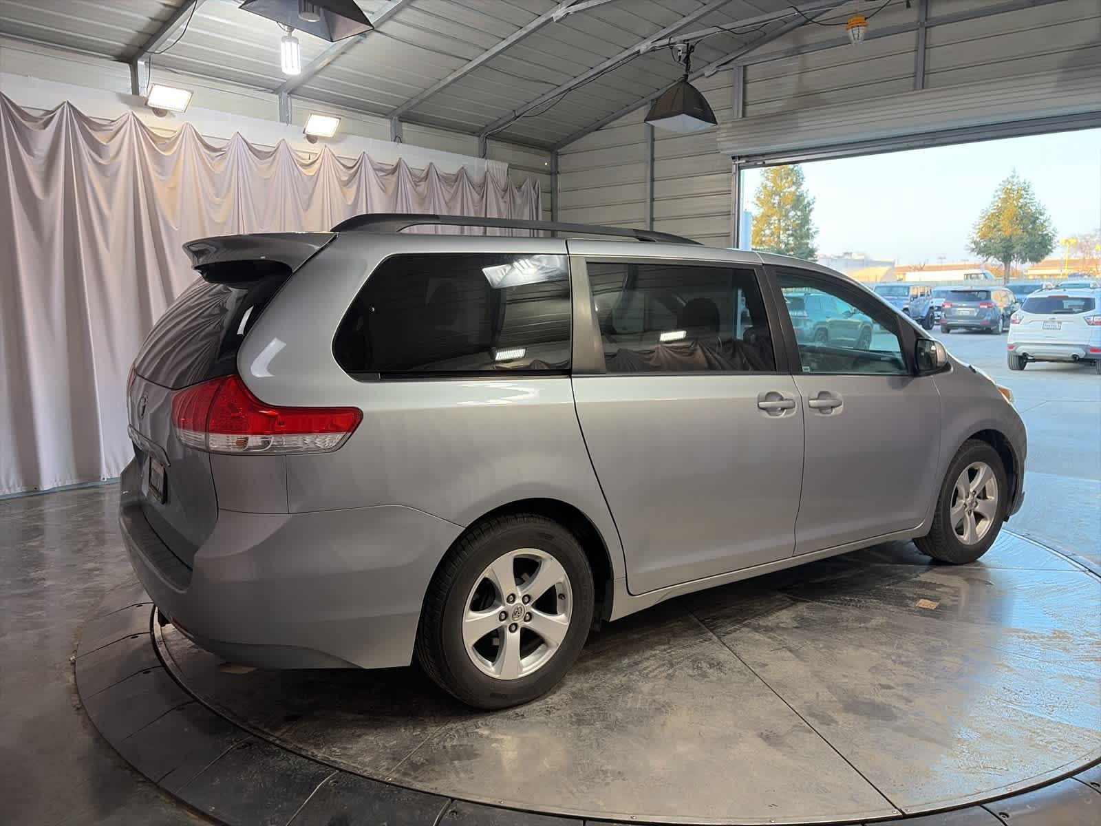 Thumbnail: 2012 Toyota Sienna - 8