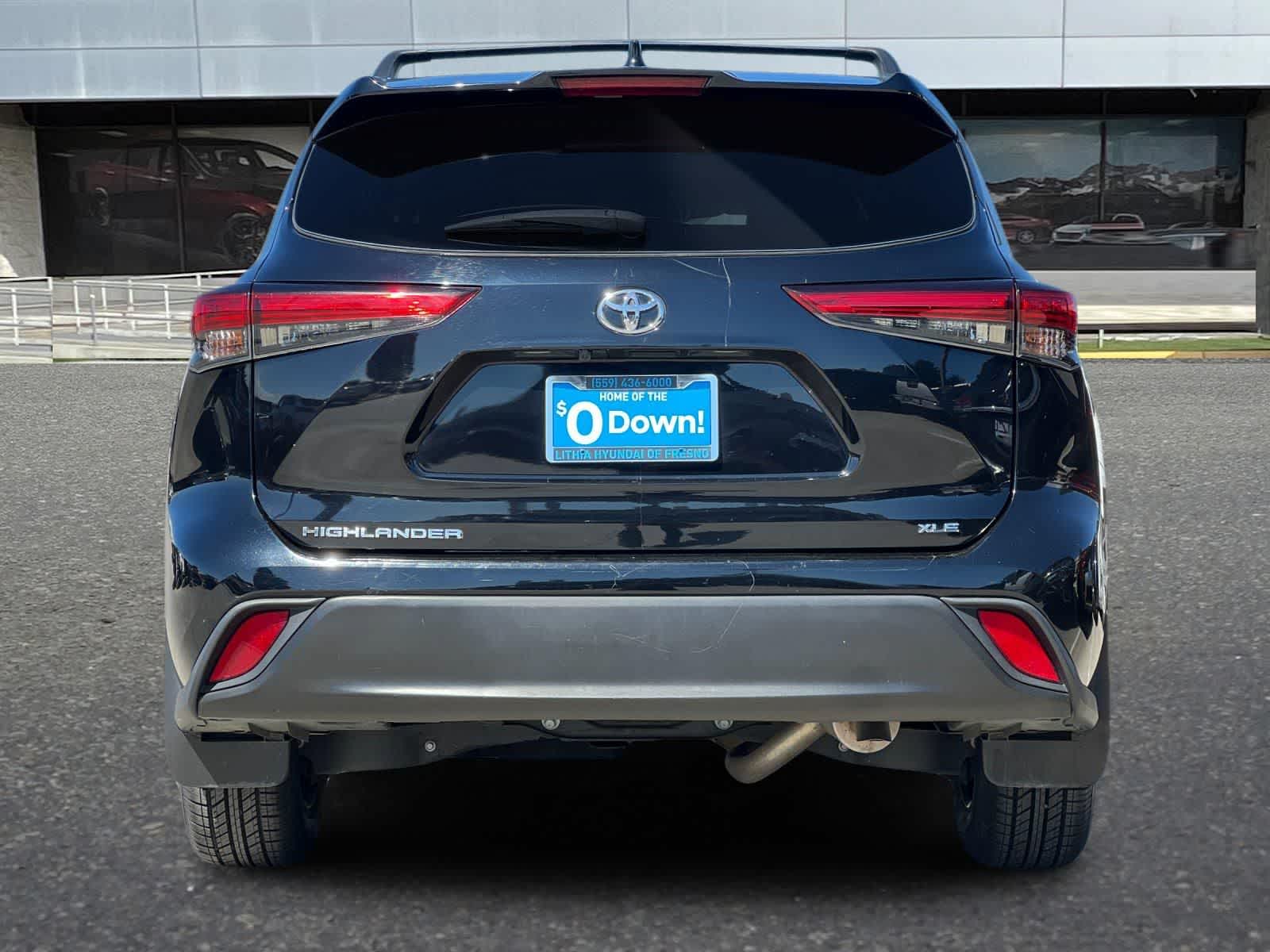 2021 Toyota Highlander XLE photo 3