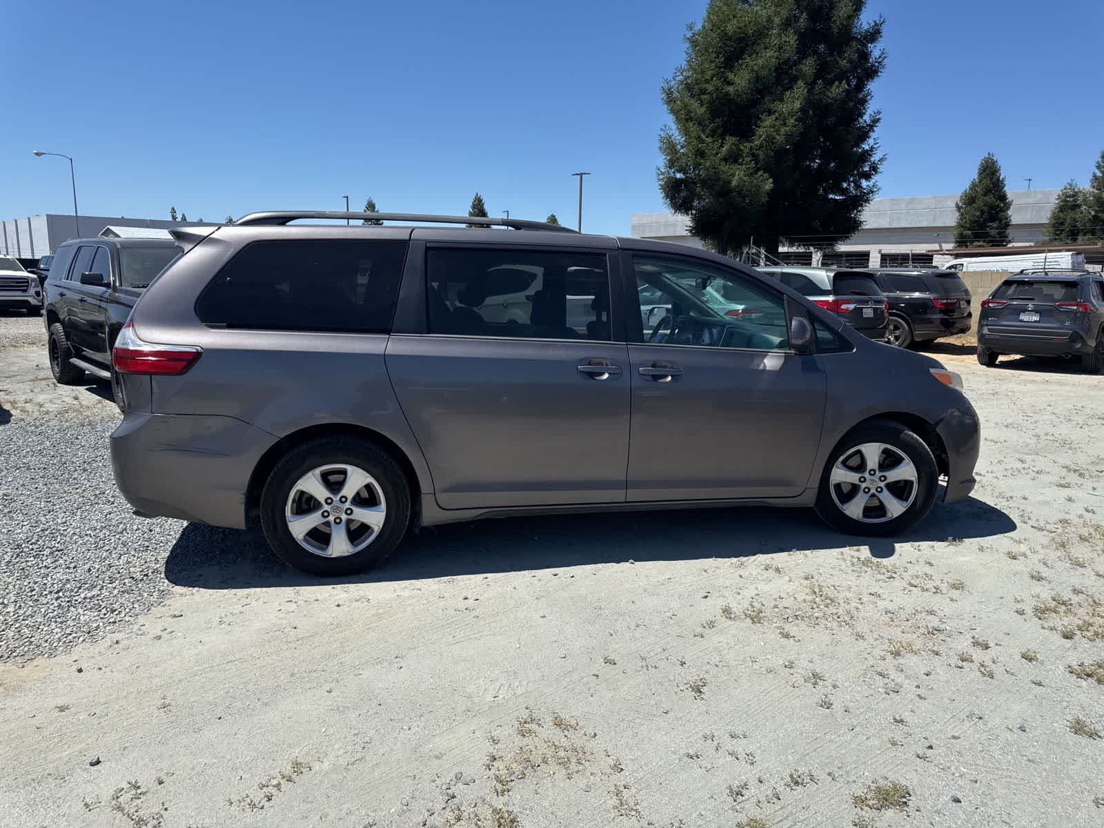 Thumbnail: 2015 Toyota Sienna - 3
