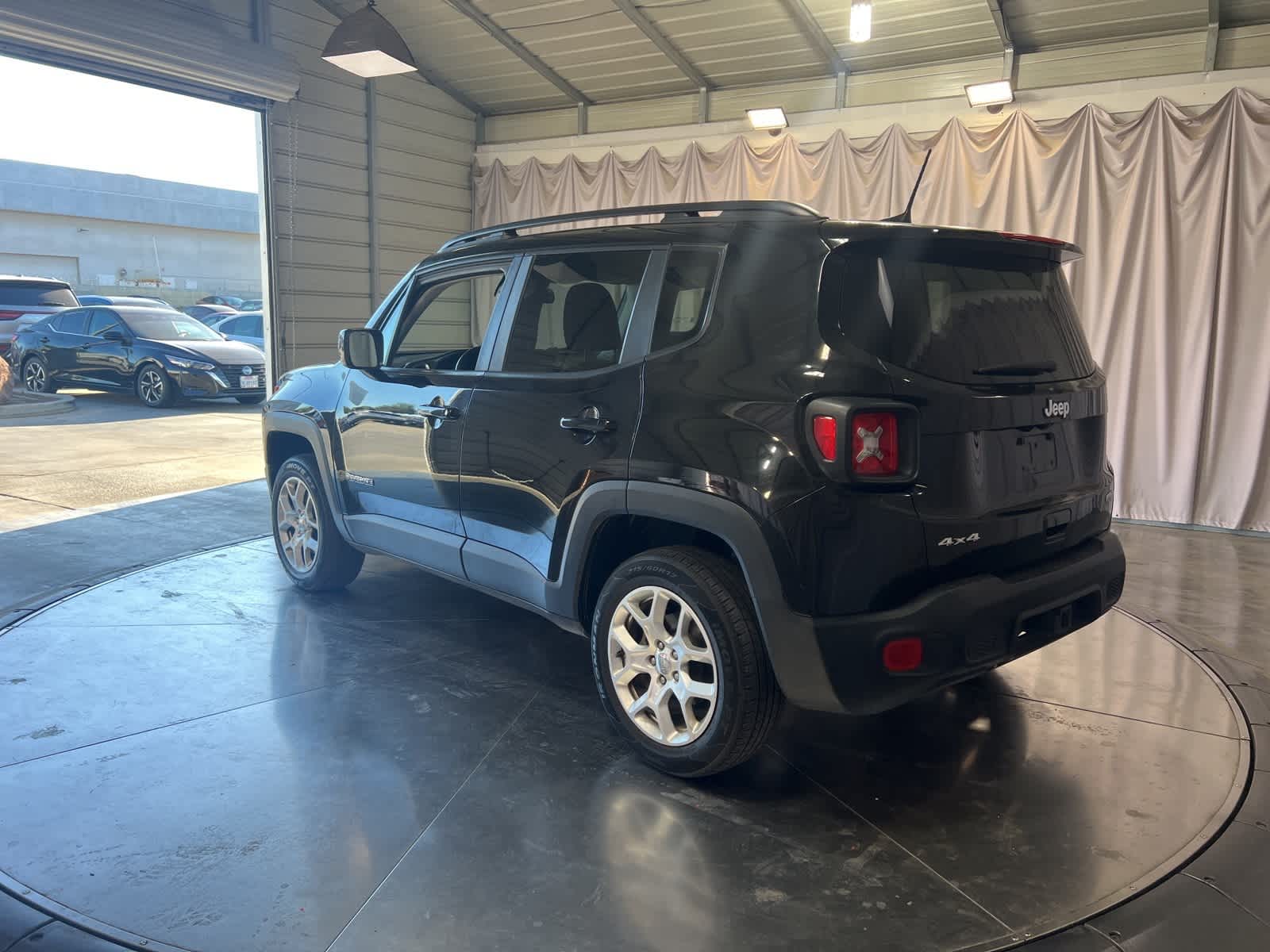 Thumbnail: 2018 Jeep Renegade - 5