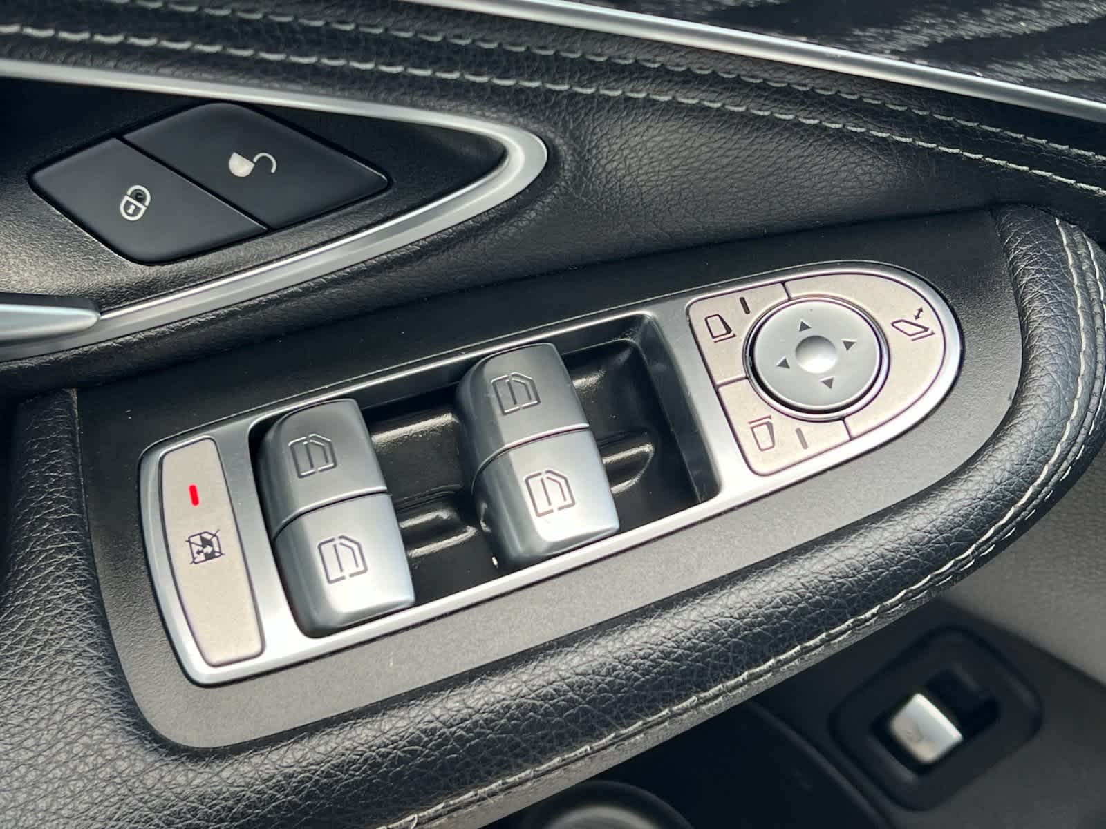 Thumbnail: 2016 Mercedes-Benz C-Class - 13