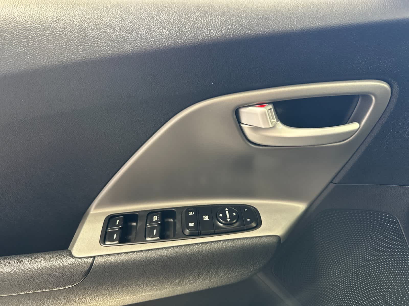 Thumbnail: 2018 Kia Niro - 12