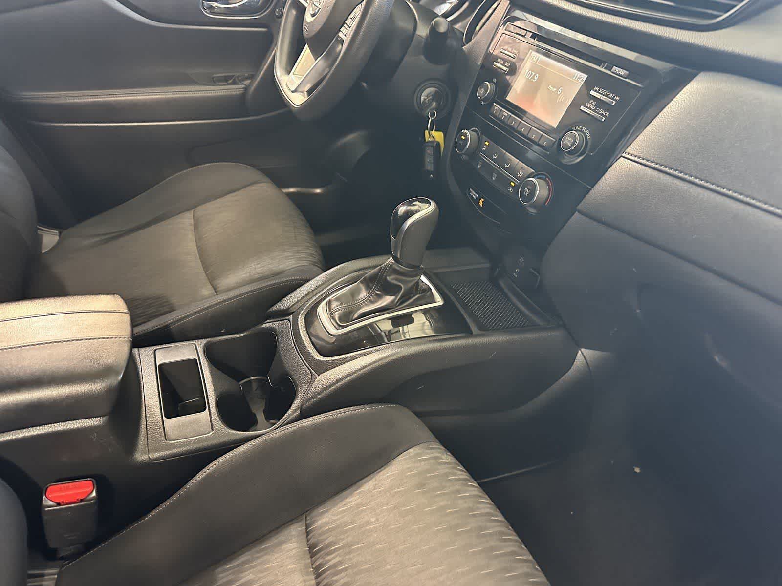 Thumbnail: 2017 Nissan Rogue - 16