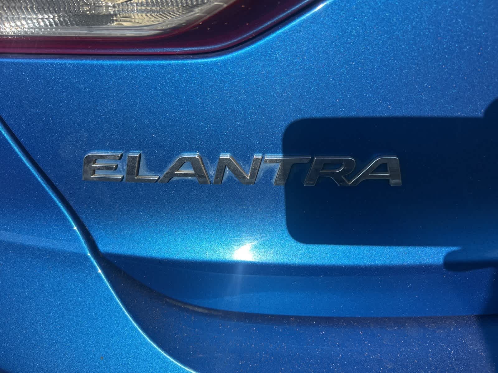 Thumbnail: 2018 Hyundai Elantra - 10