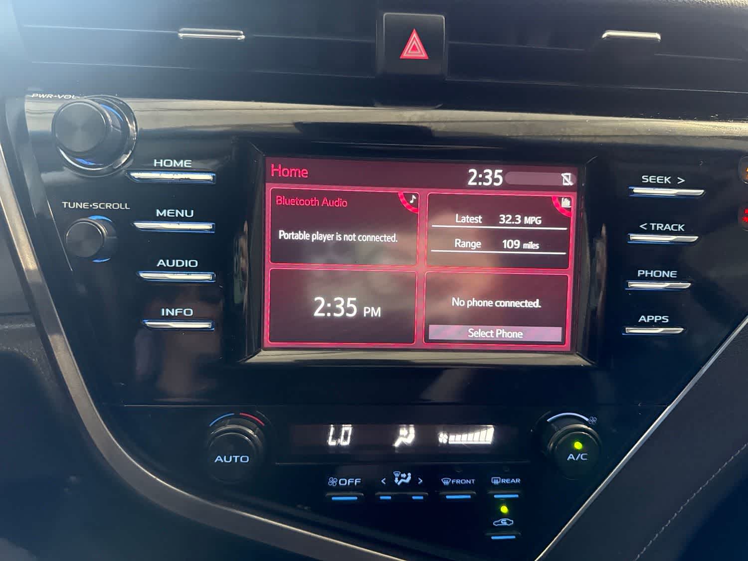 Thumbnail: 2018 Toyota Camry - 24