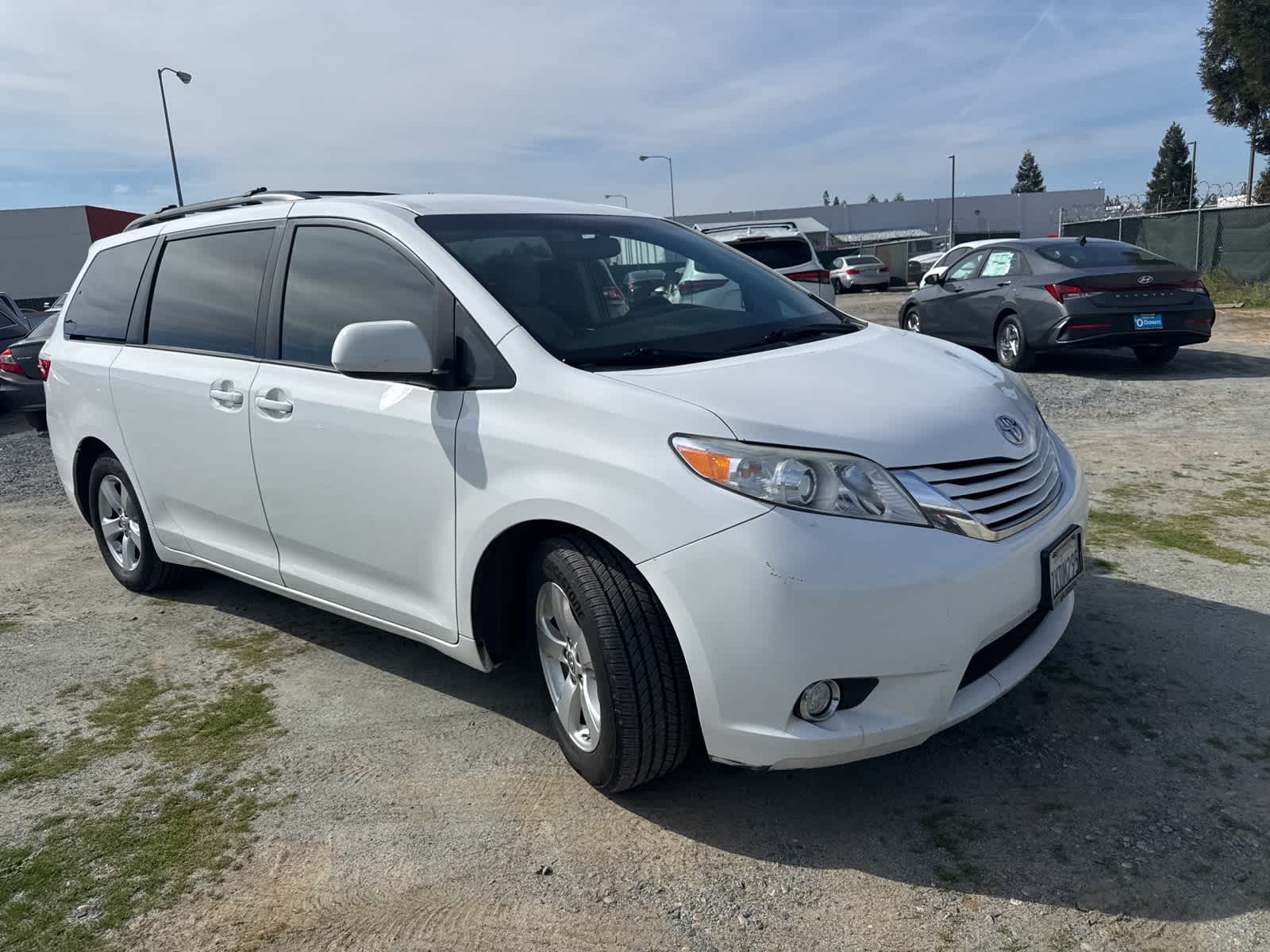 Thumbnail: 2017 Toyota Sienna - 2