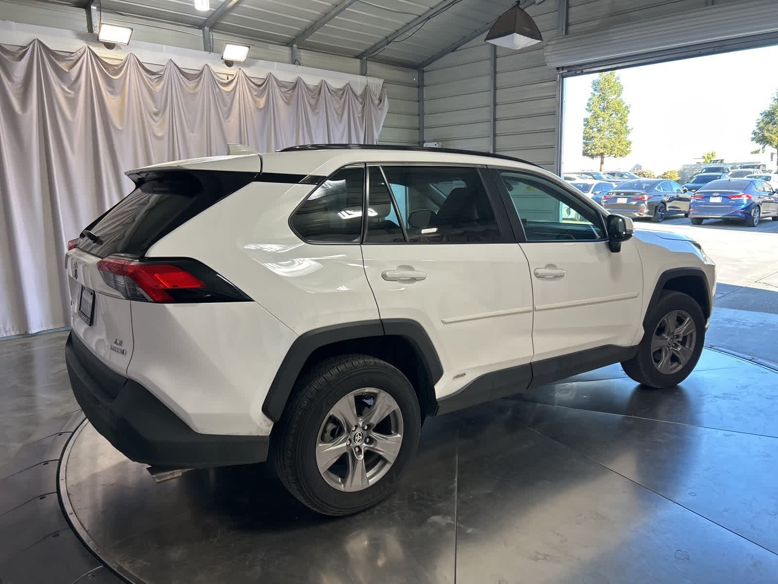 Thumbnail: 2022 Toyota RAV4 - 8