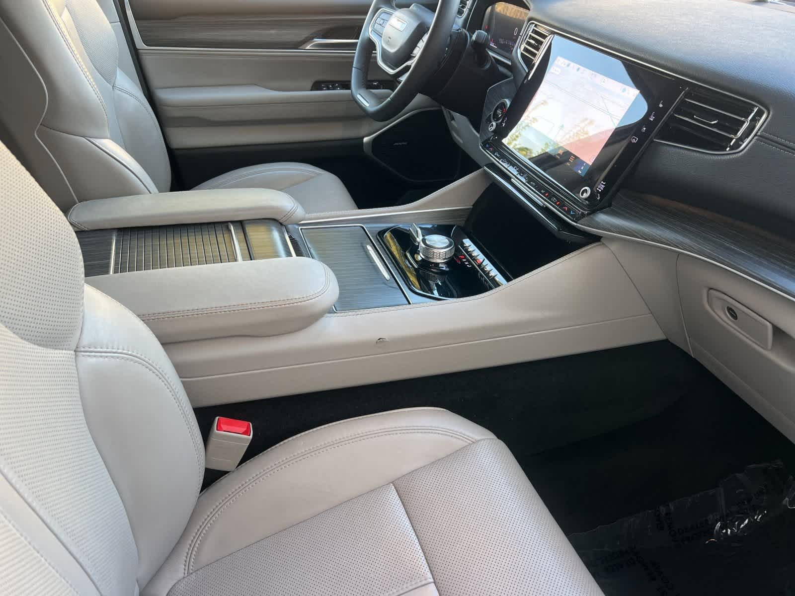 Thumbnail: 2024 Jeep Wagoneer - 18