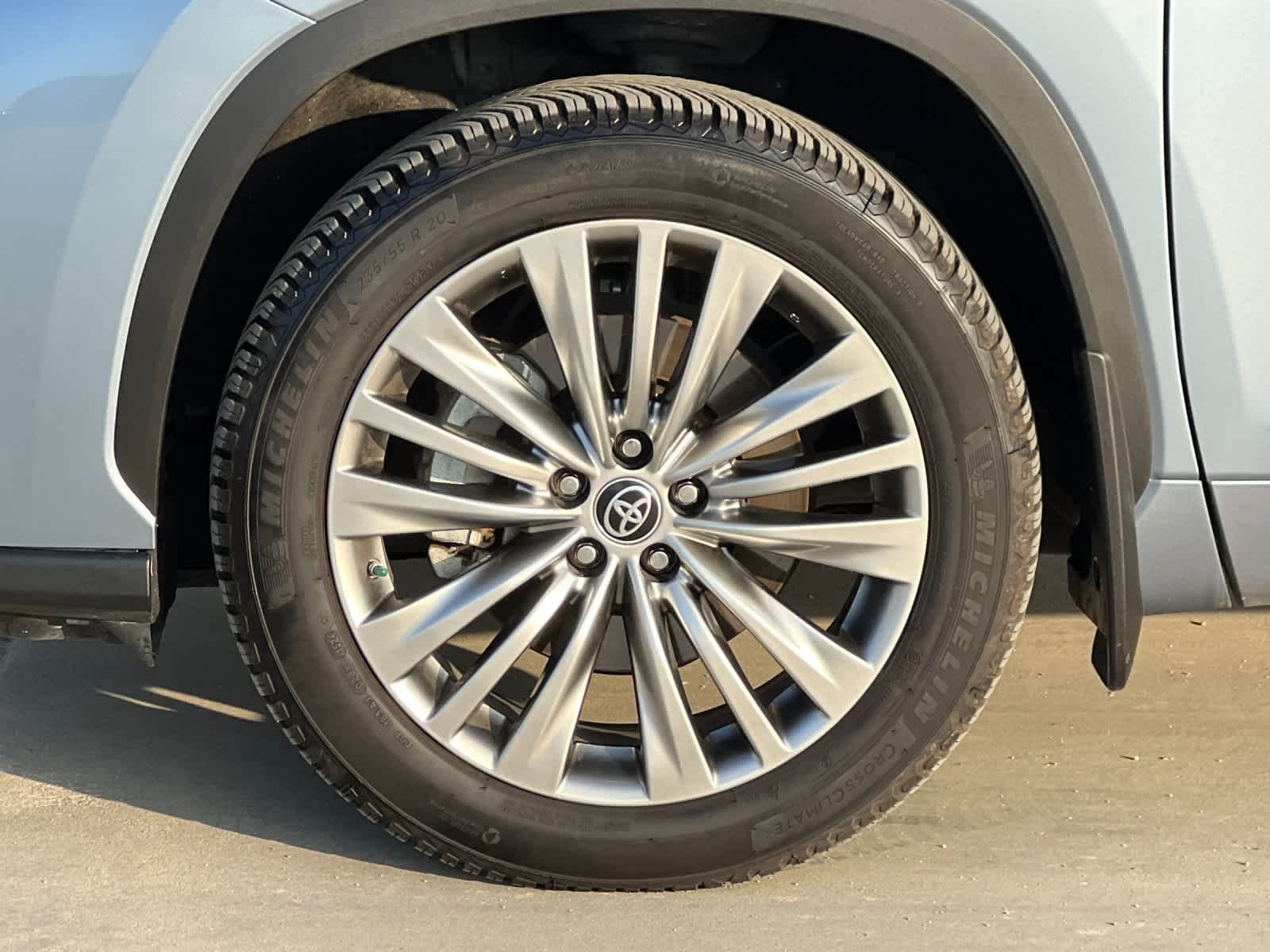 Thumbnail: 2022 Toyota Highlander - 28