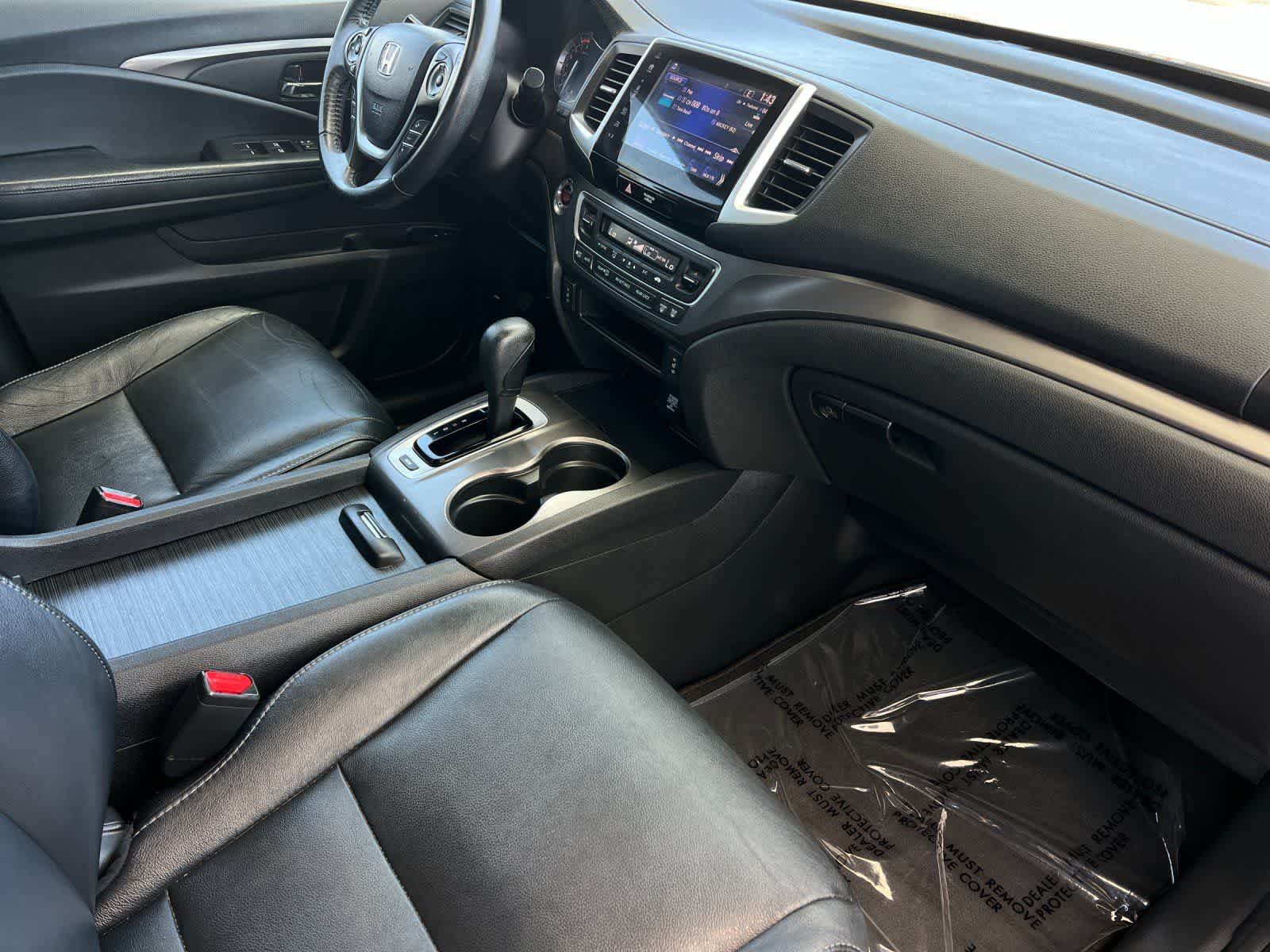Thumbnail: 2017 Honda Pilot - 18