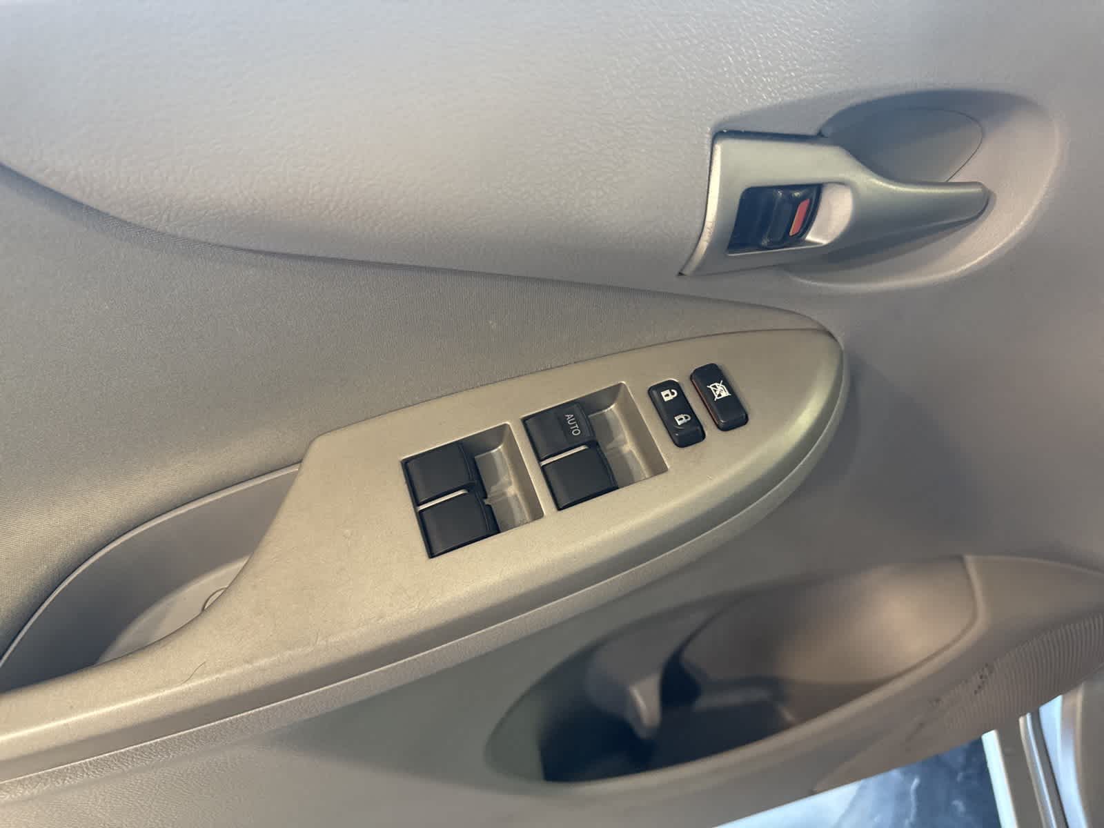 Thumbnail: 2012 Toyota Corolla - 18