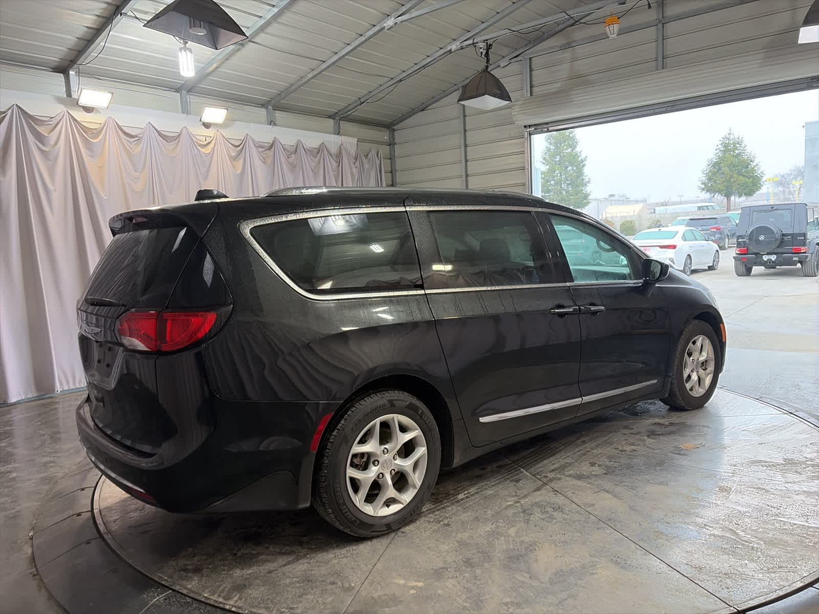 Thumbnail: 2017 Chrysler Pacifica - 8