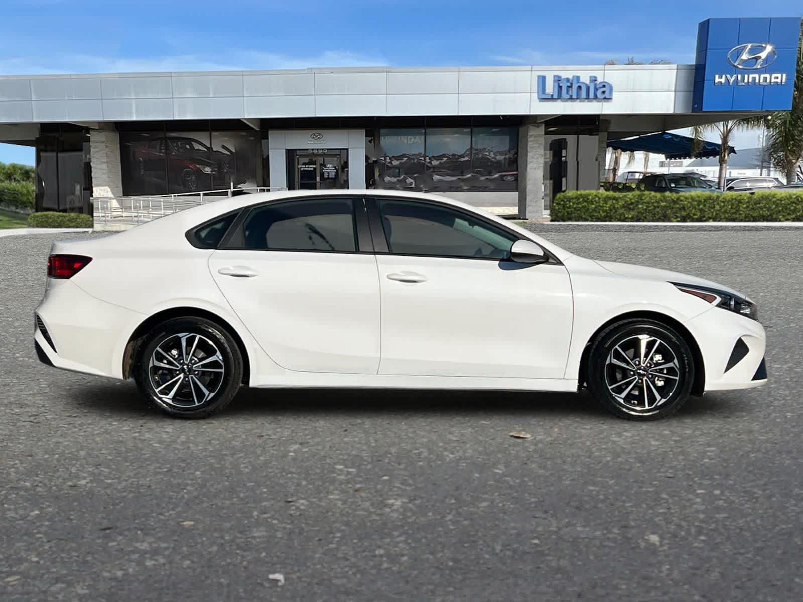 Thumbnail: 2024 Kia Forte - 9