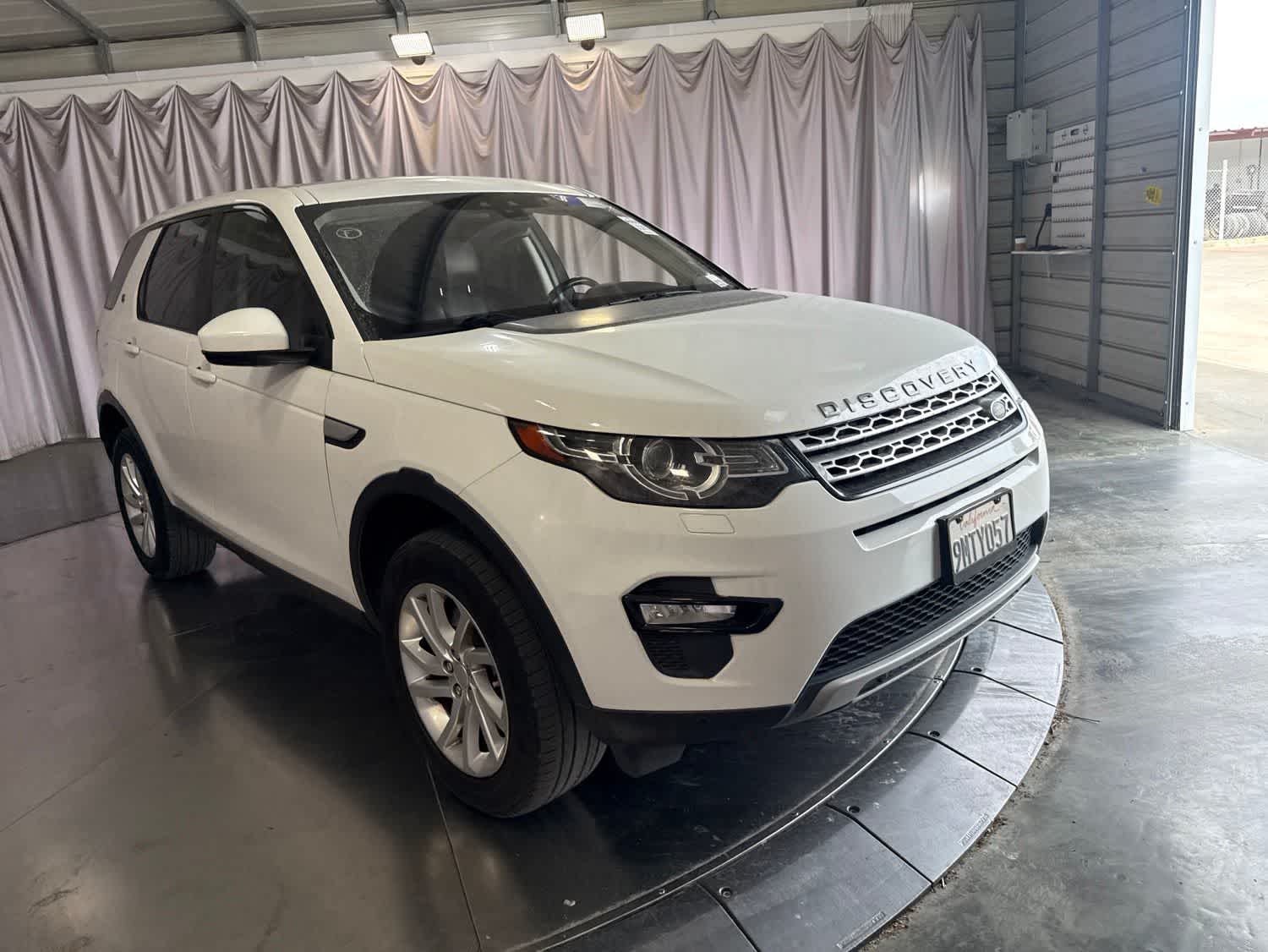 Thumbnail: 2018 Land Rover Discovery Sport - 2