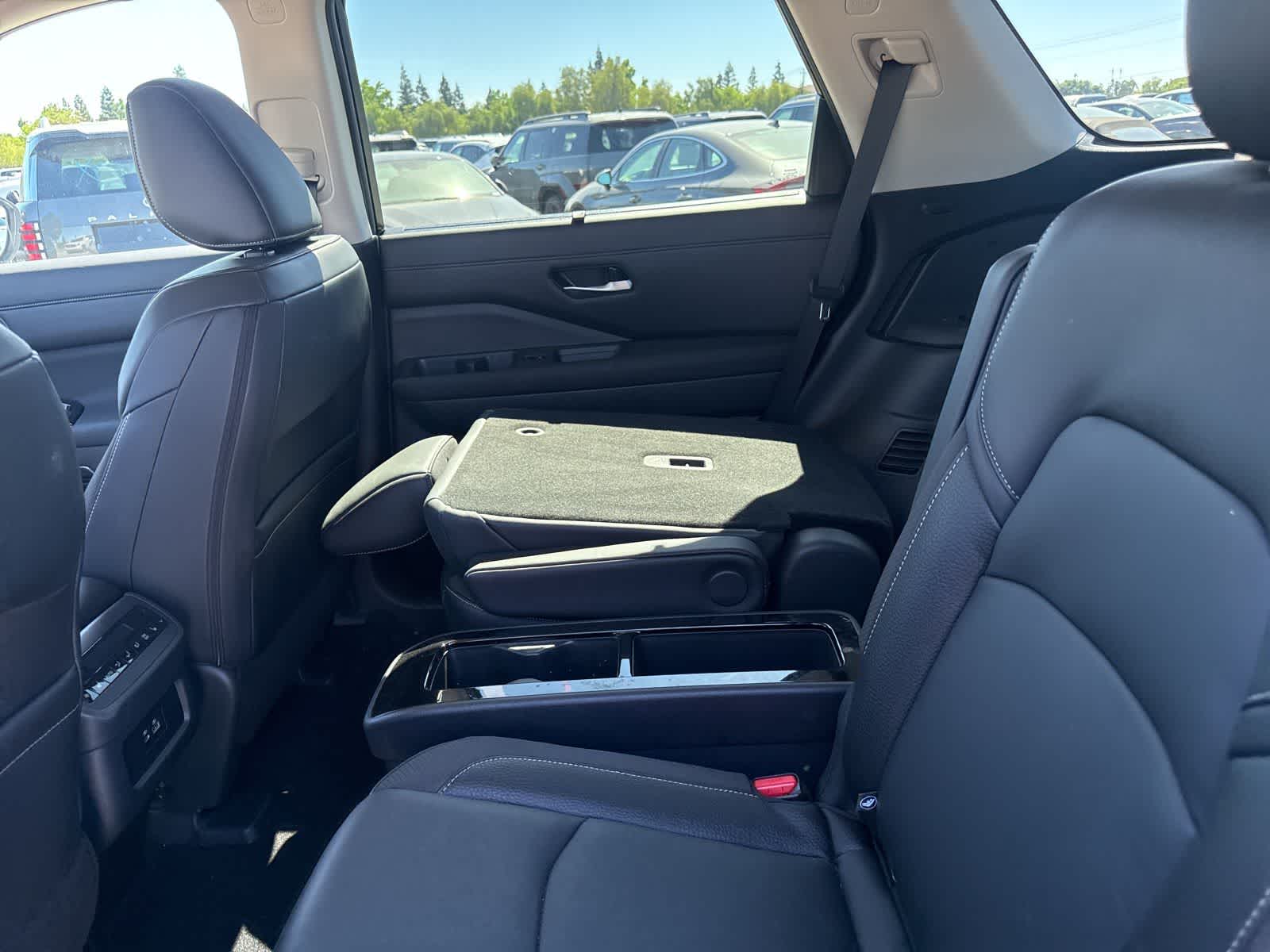 Thumbnail: 2025 Nissan Pathfinder - 17