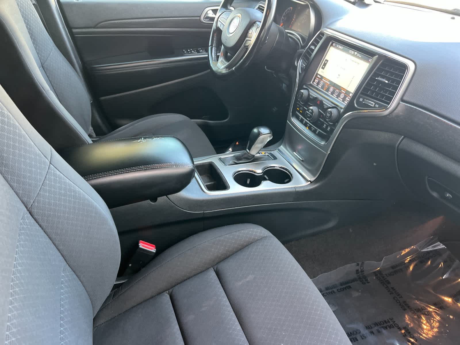 Thumbnail: 2018 Jeep Grand Cherokee - 17