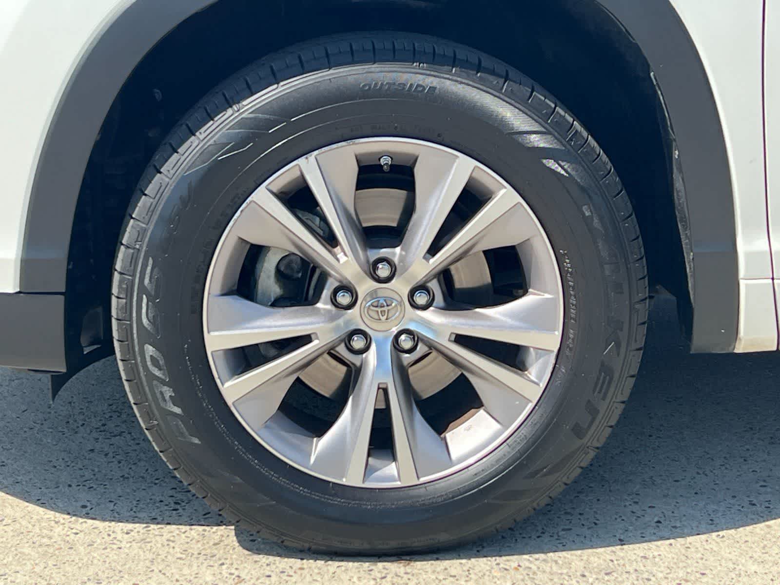 Thumbnail: 2014 Toyota Highlander - 28