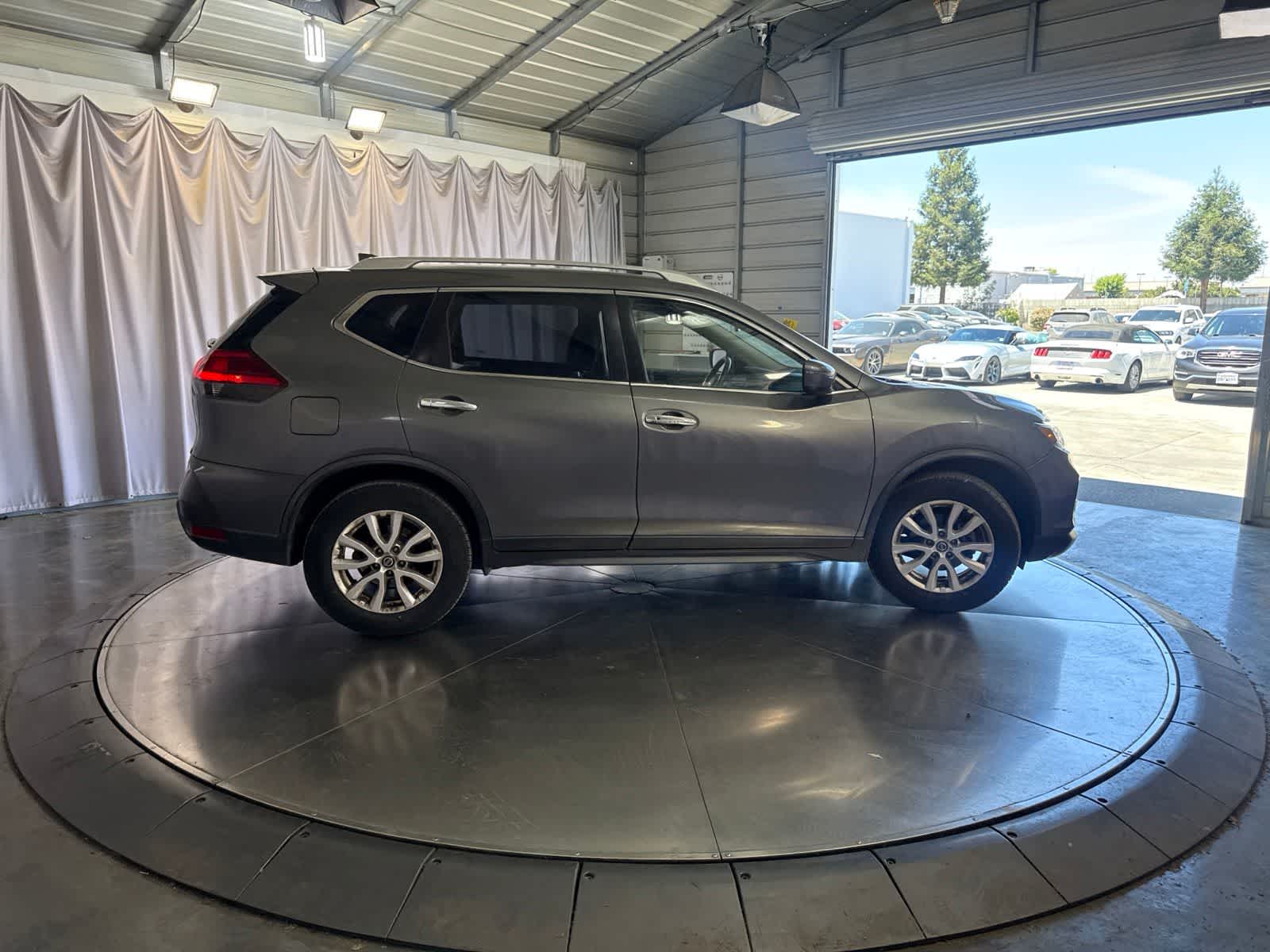 Thumbnail: 2017 Nissan Rogue - 3