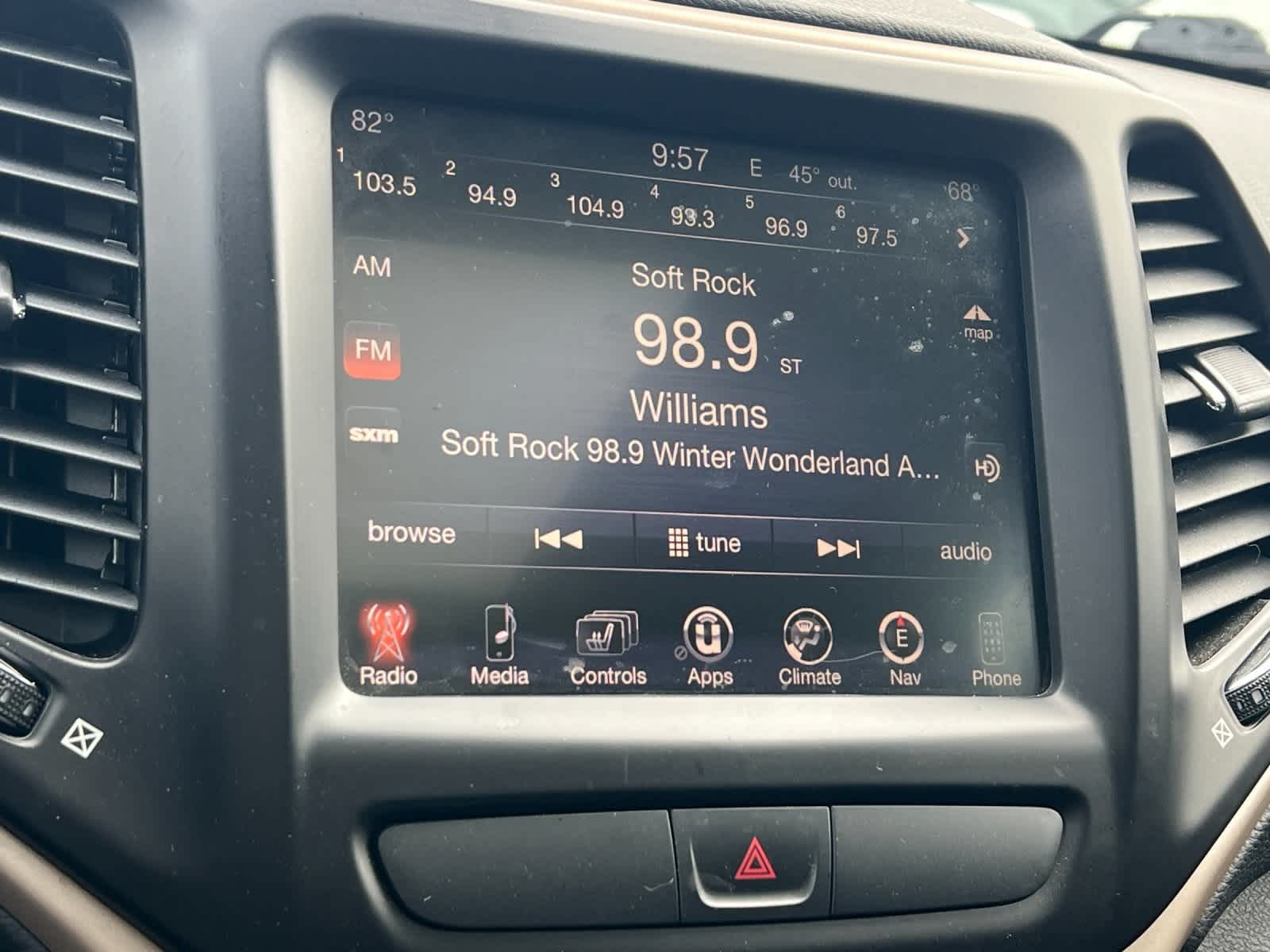 Thumbnail: 2015 Jeep Cherokee - 18