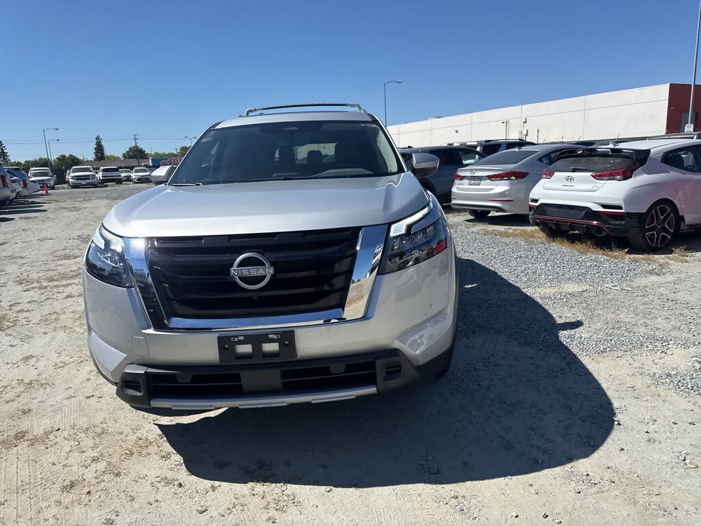 Used 2025 Nissan Pathfinder SL SUV