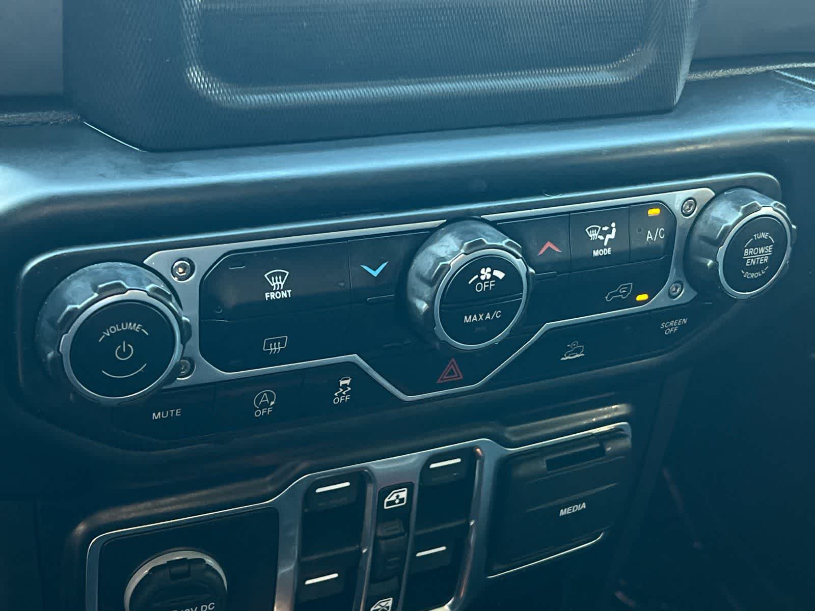 Thumbnail: 2022 Jeep Wrangler - 19